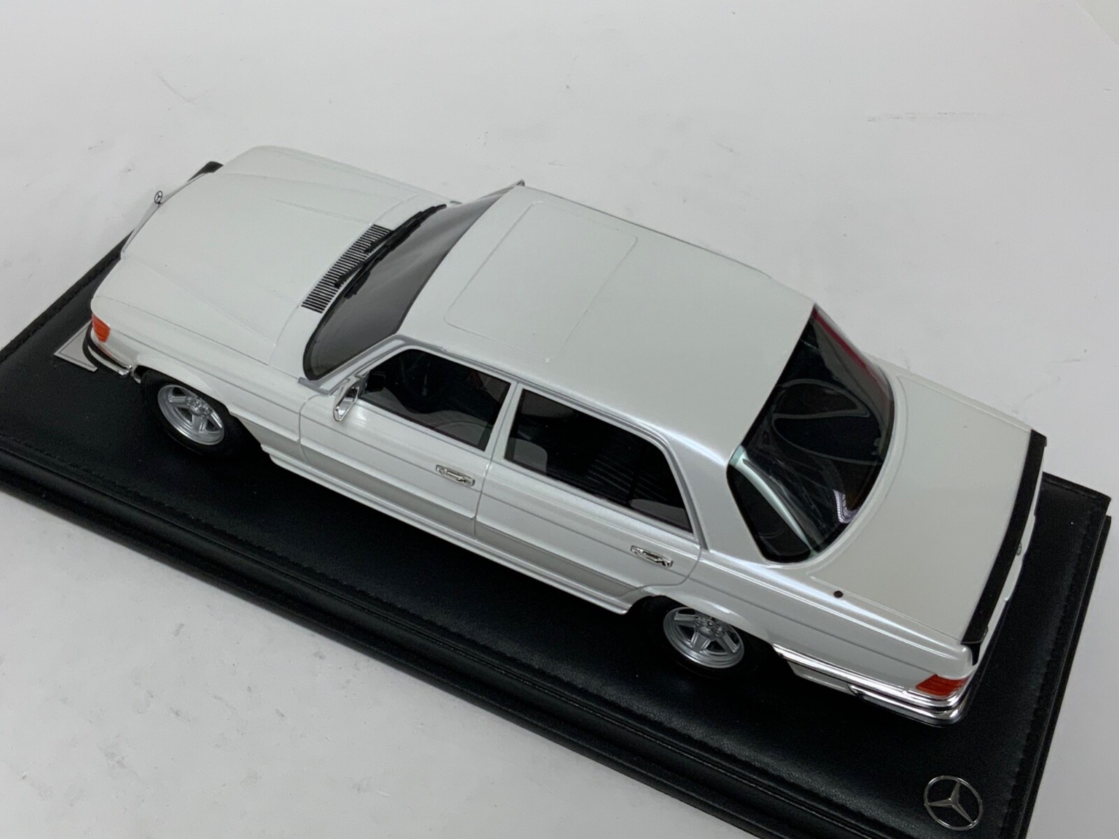 1/18 Ivy Models Mercedes Benz 450 SEL AMG 1972 W116 in White leather base 50 pcs