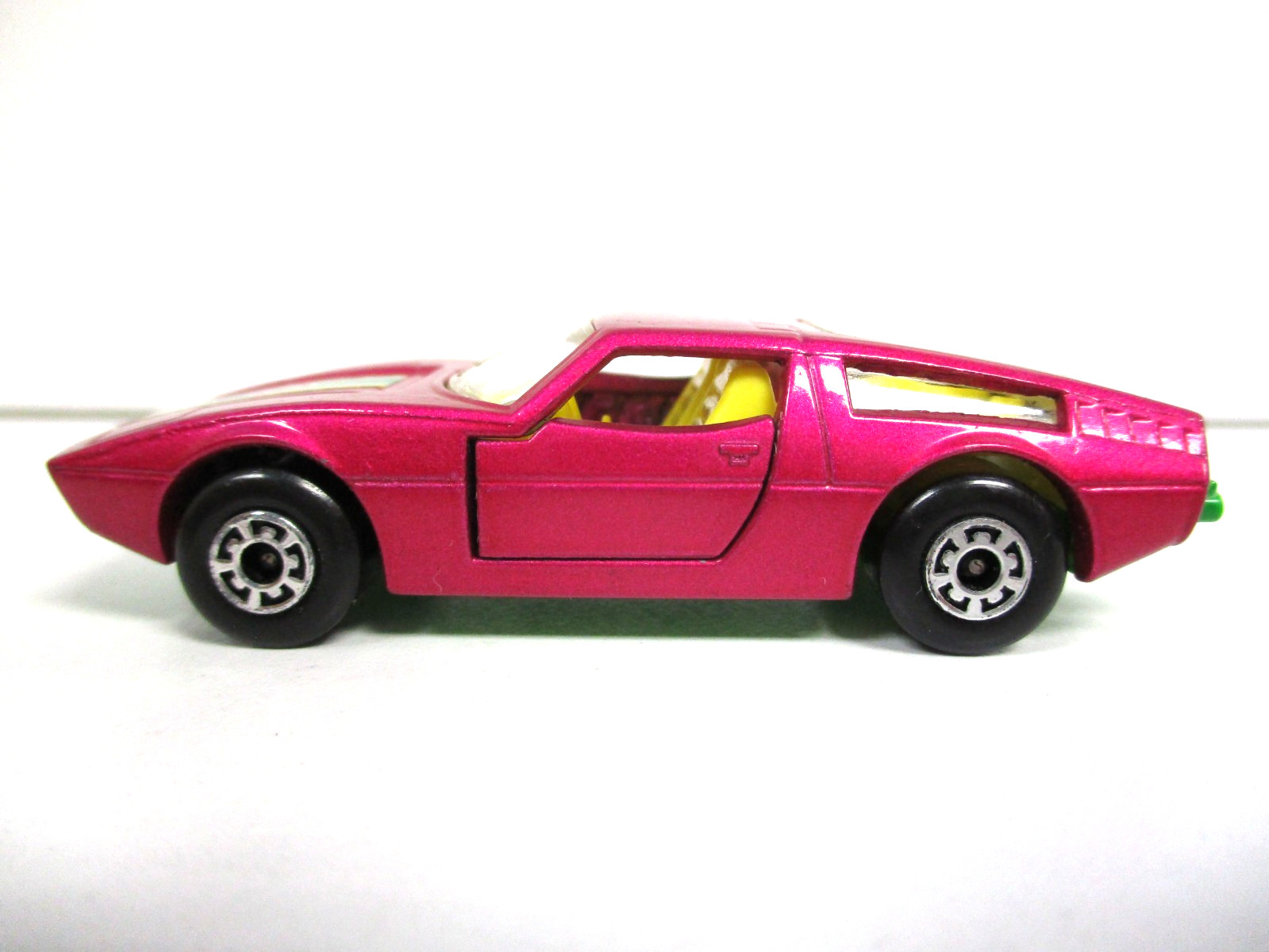 LESNEY MATCHBOX SUPERFAST #32 – MASERATI BORA – BOX