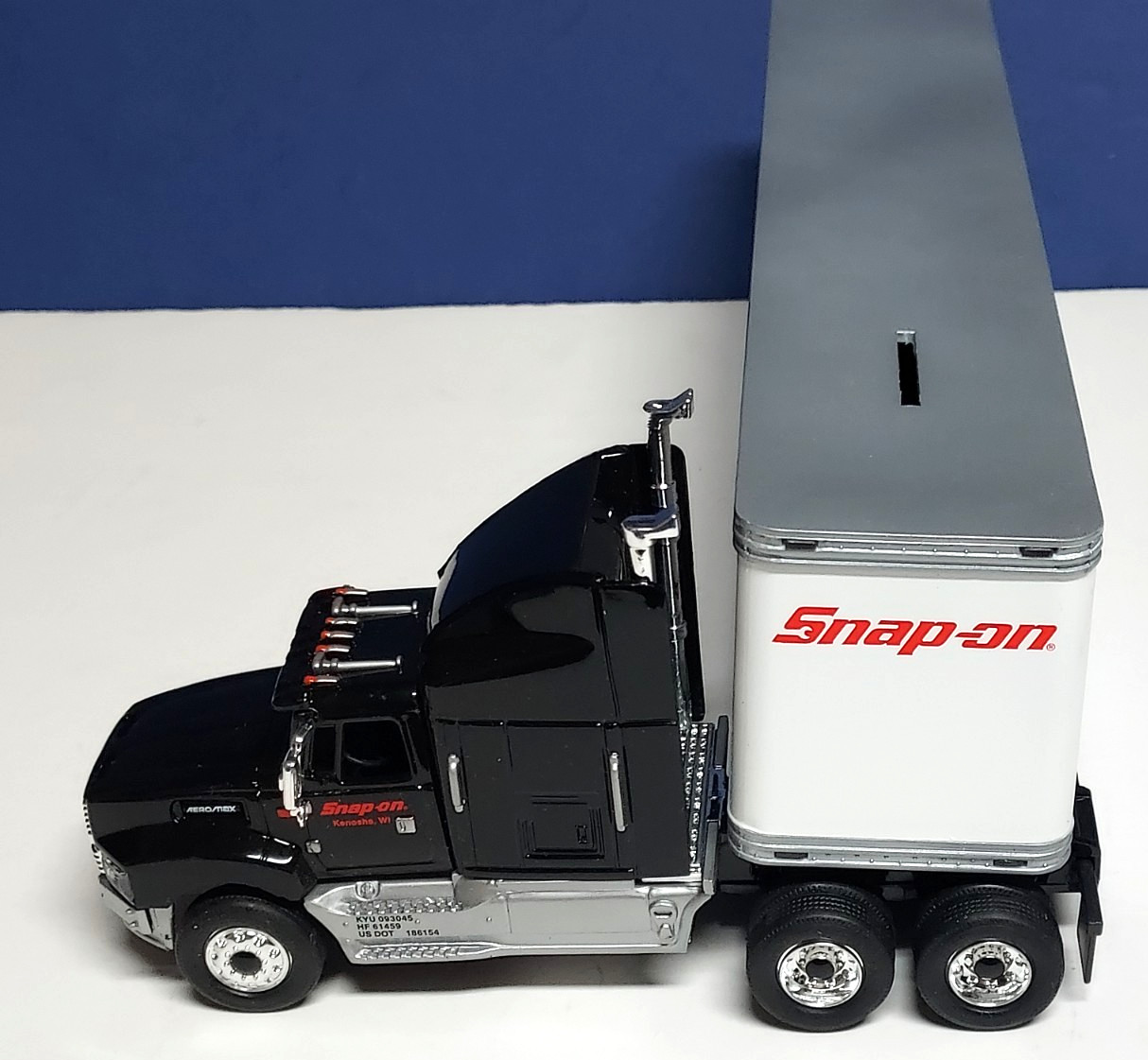 Snap-on Tools Ford Aeromax Tractor Trailer 1:36 Plastic New Original Packaging