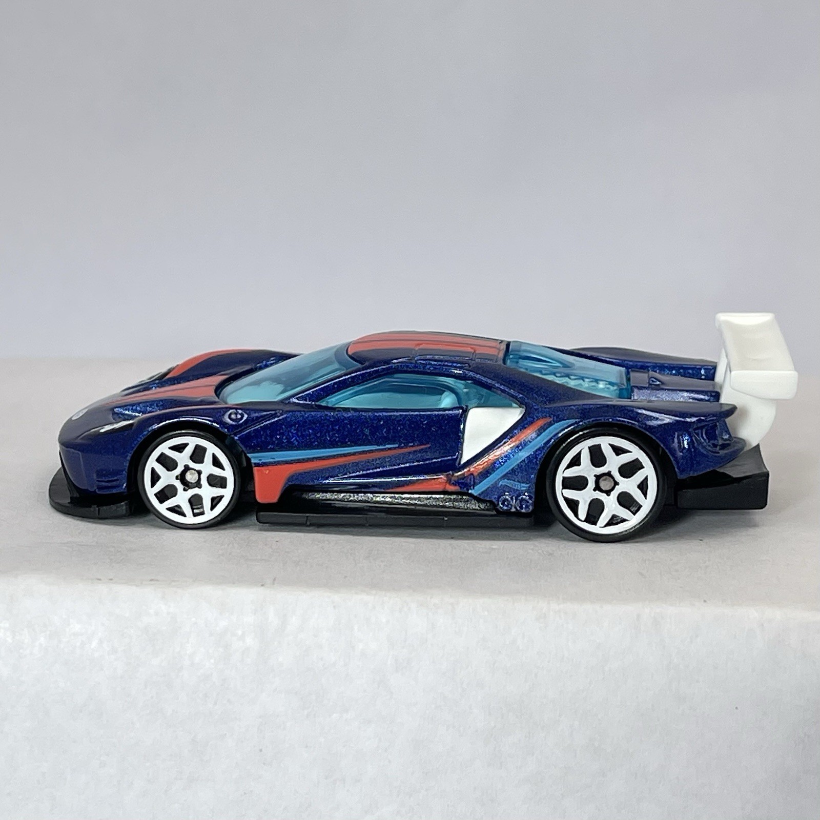 2022 Hot Wheels 16 Ford GT Race Blue Red ’23 HW Motor Show Diecast Plastic Car