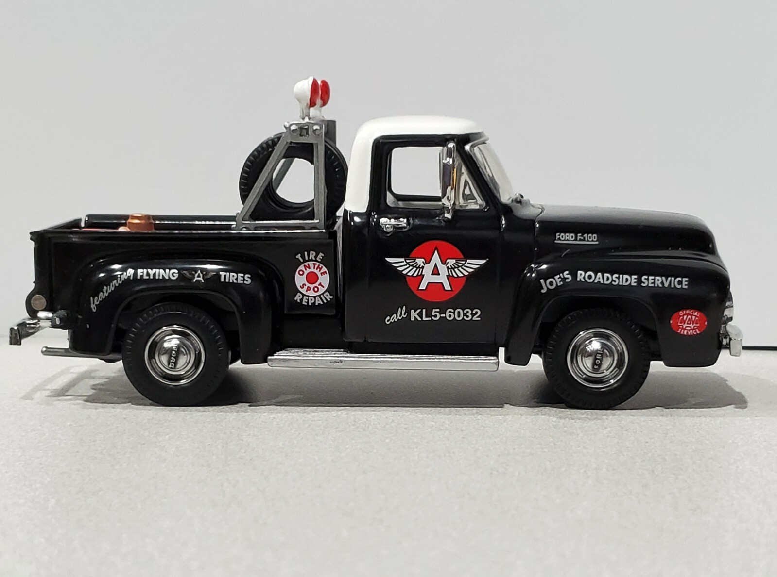 Matchbox 53 1953 Ford F-100 Pickup Truck Flying ‘A’ Tire Service YRS02-M 1:43