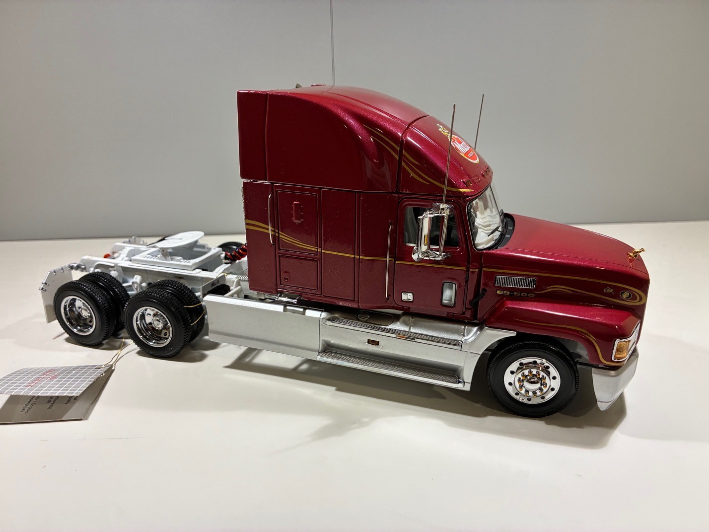 Franklin Mint – 1993 Mack Truck And Trailer – 1:32 Scale
