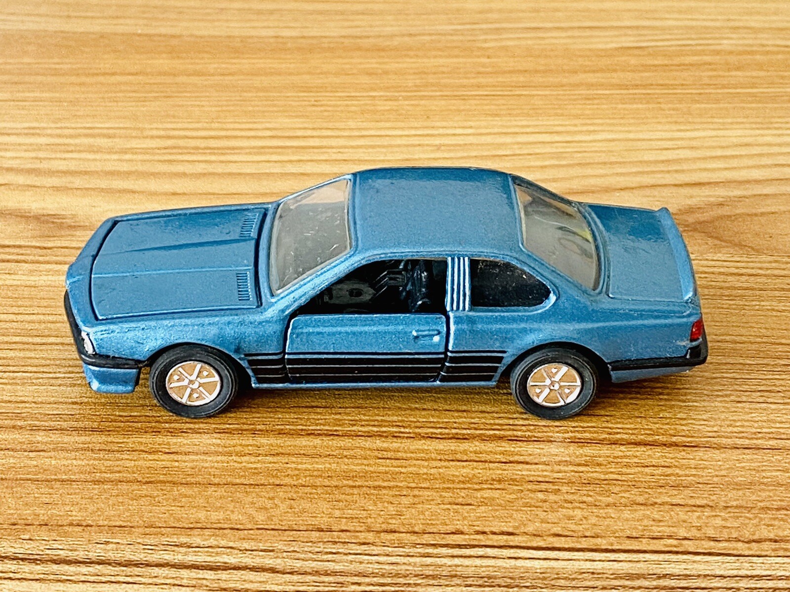 1/41 Scale BMW 635 CSi E24 (6-Series) Diecast Car (4.75″) Sunnyside Toys SS-907