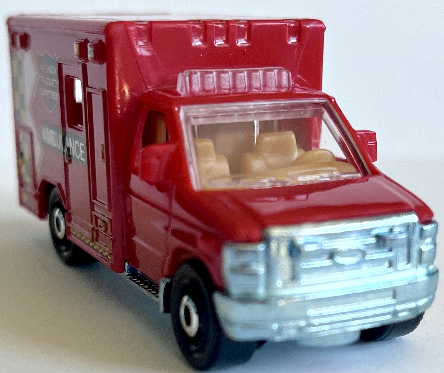 Matchbox 2009 Ford E-350 Ambulance Red 1:64 LOOSE
