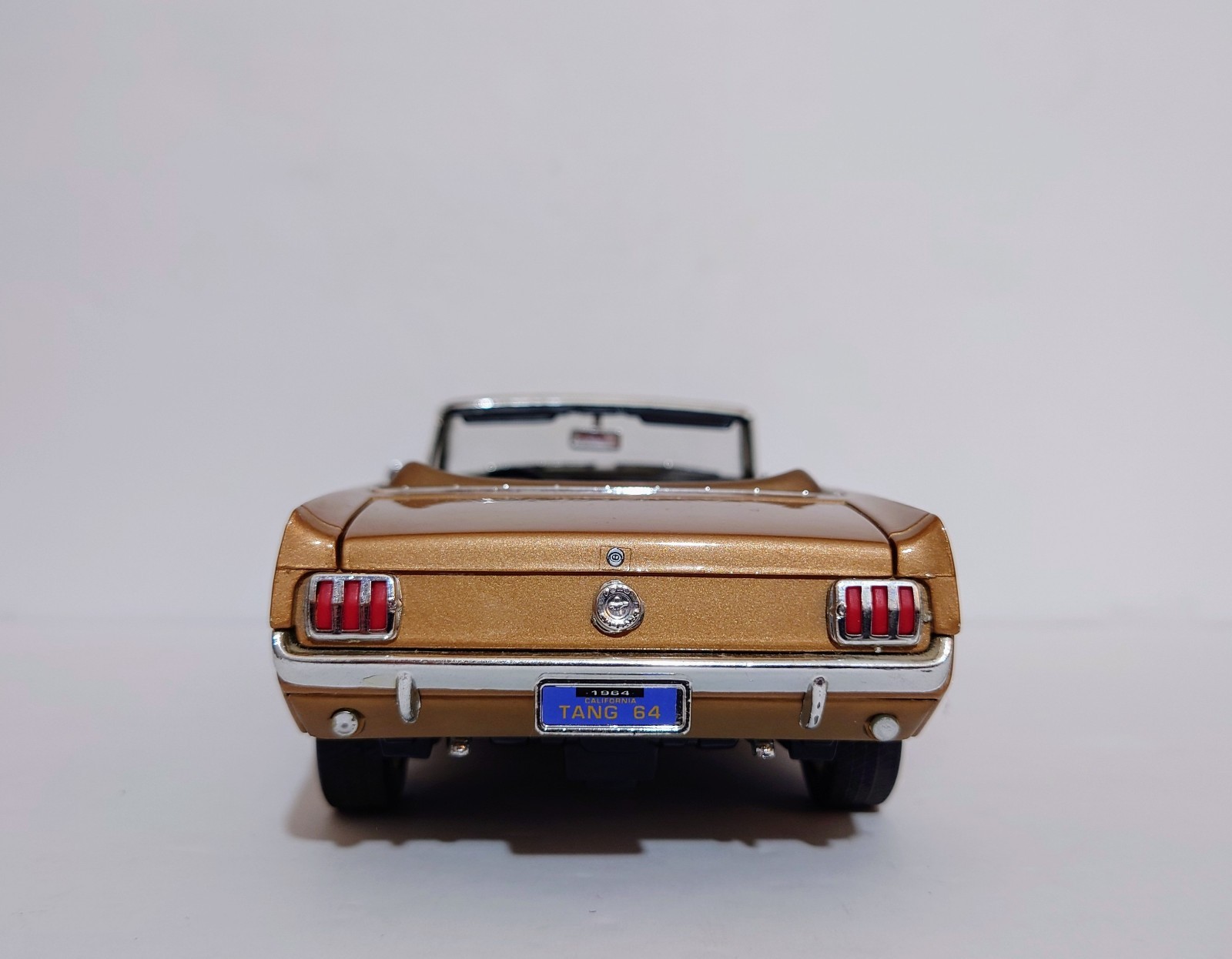 1:18 MIRA CALIDAD GOLDEN LINE 1964 1/2 FORD MUSTANG CONVERTIBLE BROWN BRONZE HTF