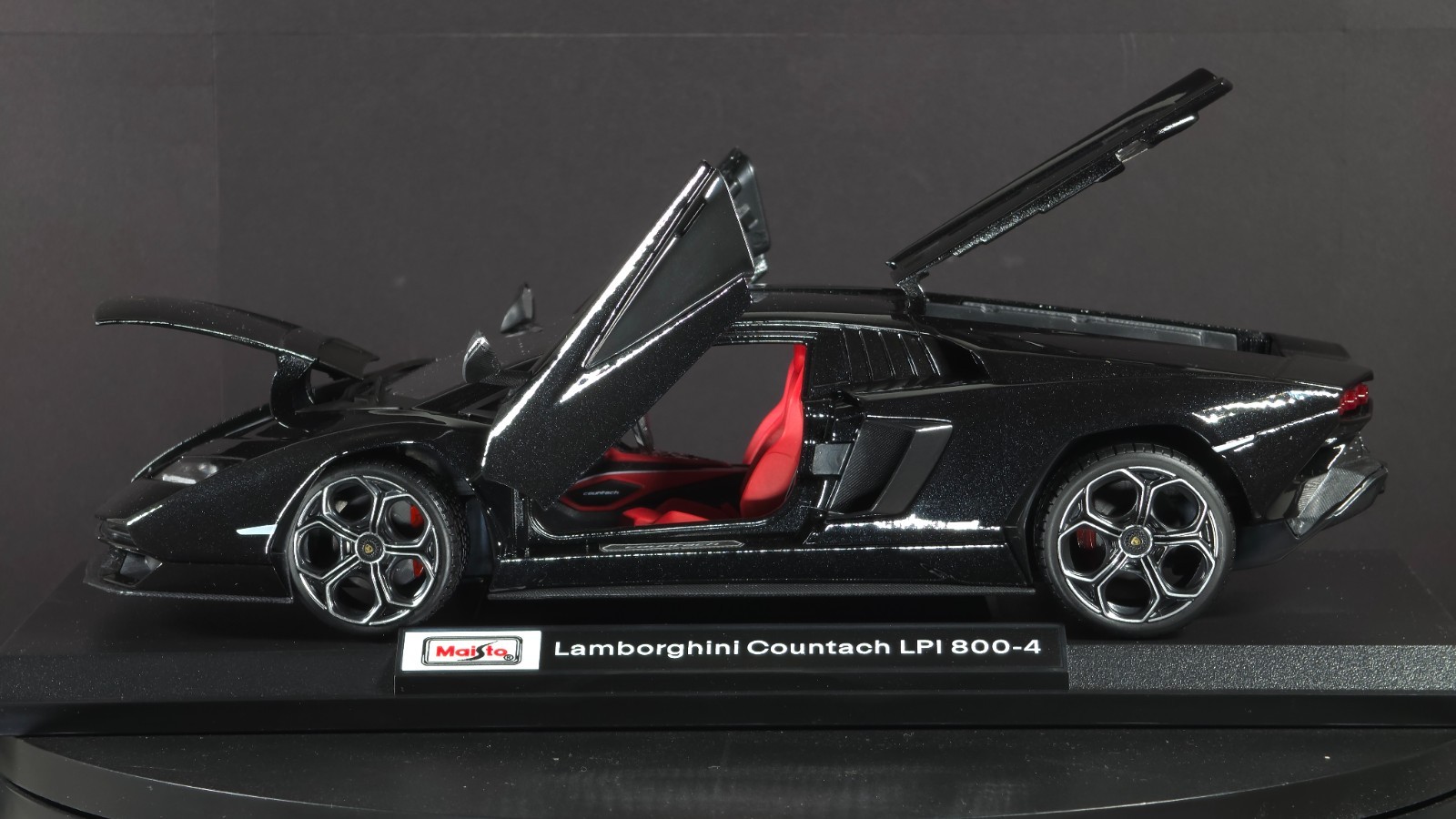 Lamborghini Countach LPI 800-4 1:18 Maisto Exclusive Style Special Edition Black