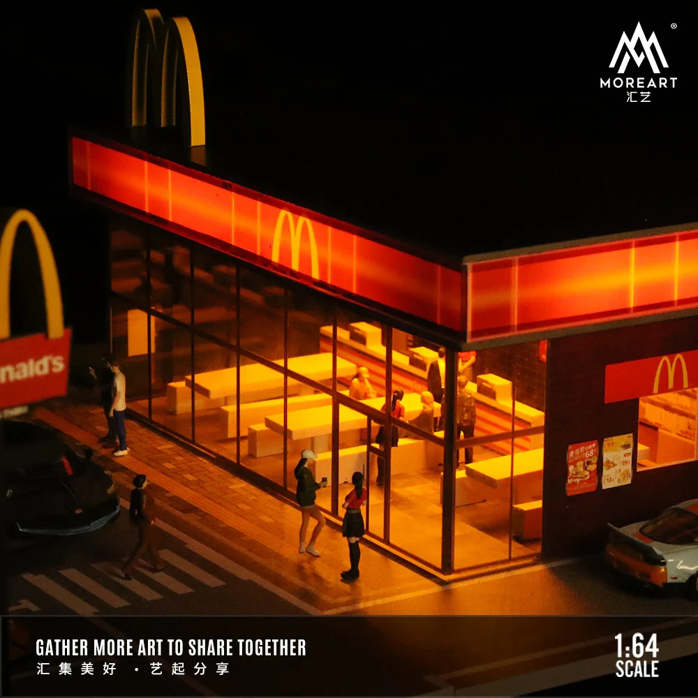 MoreArt 1/64 McDonald’s Restaurant Lot Scene Diorama – LED Lighting – MO936202