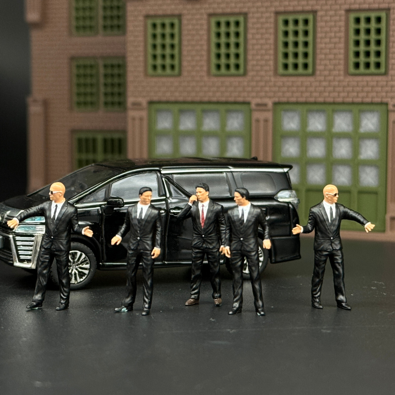 5pc 1/64 Miniature Doll Figures Black suit bodyguard Scene For Cars Vehicles Toy