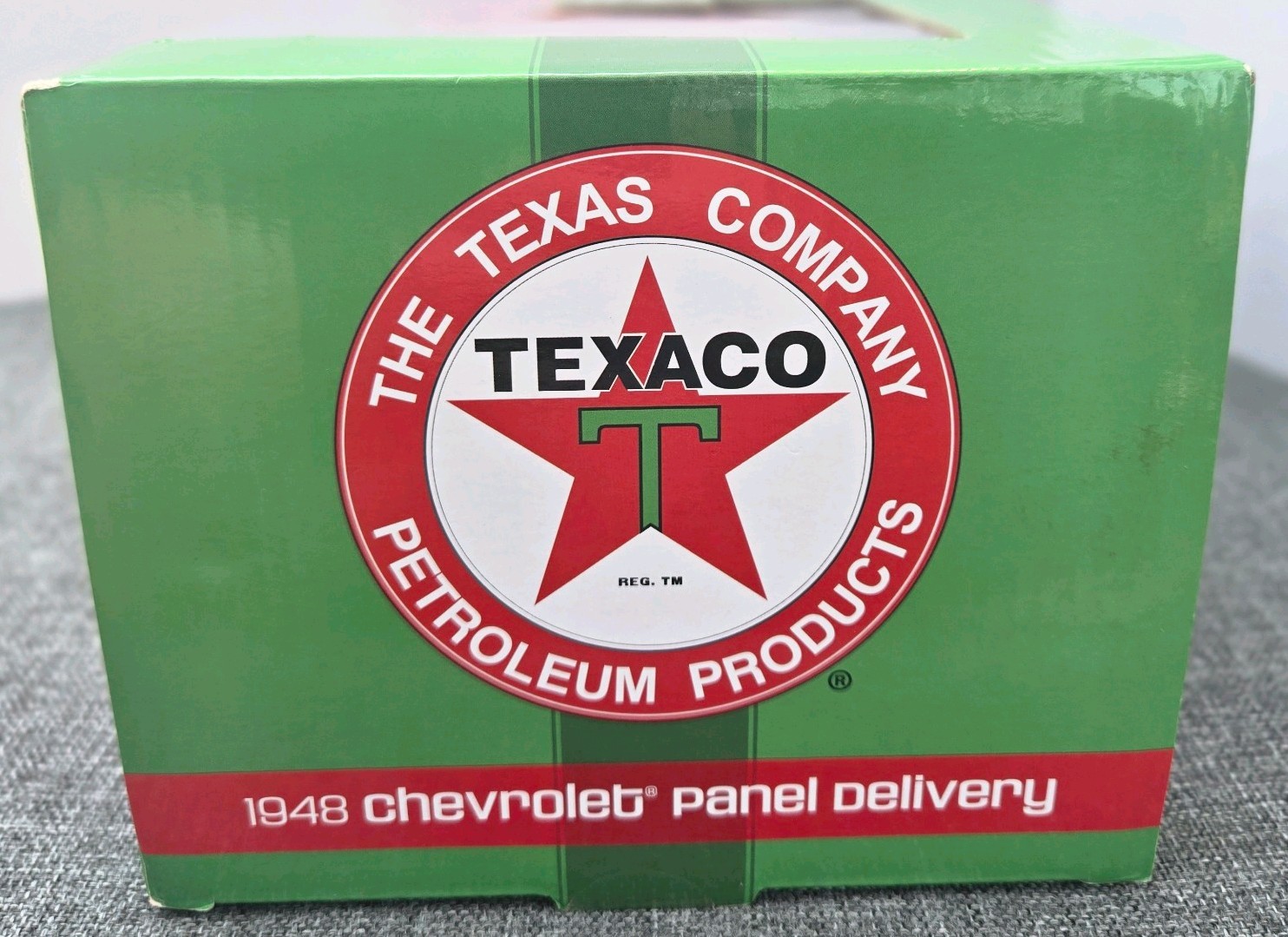 Auto World 1948 Chevrolet Panel Delivery Texaco Red 1:18 Diecast AW248 1/1002