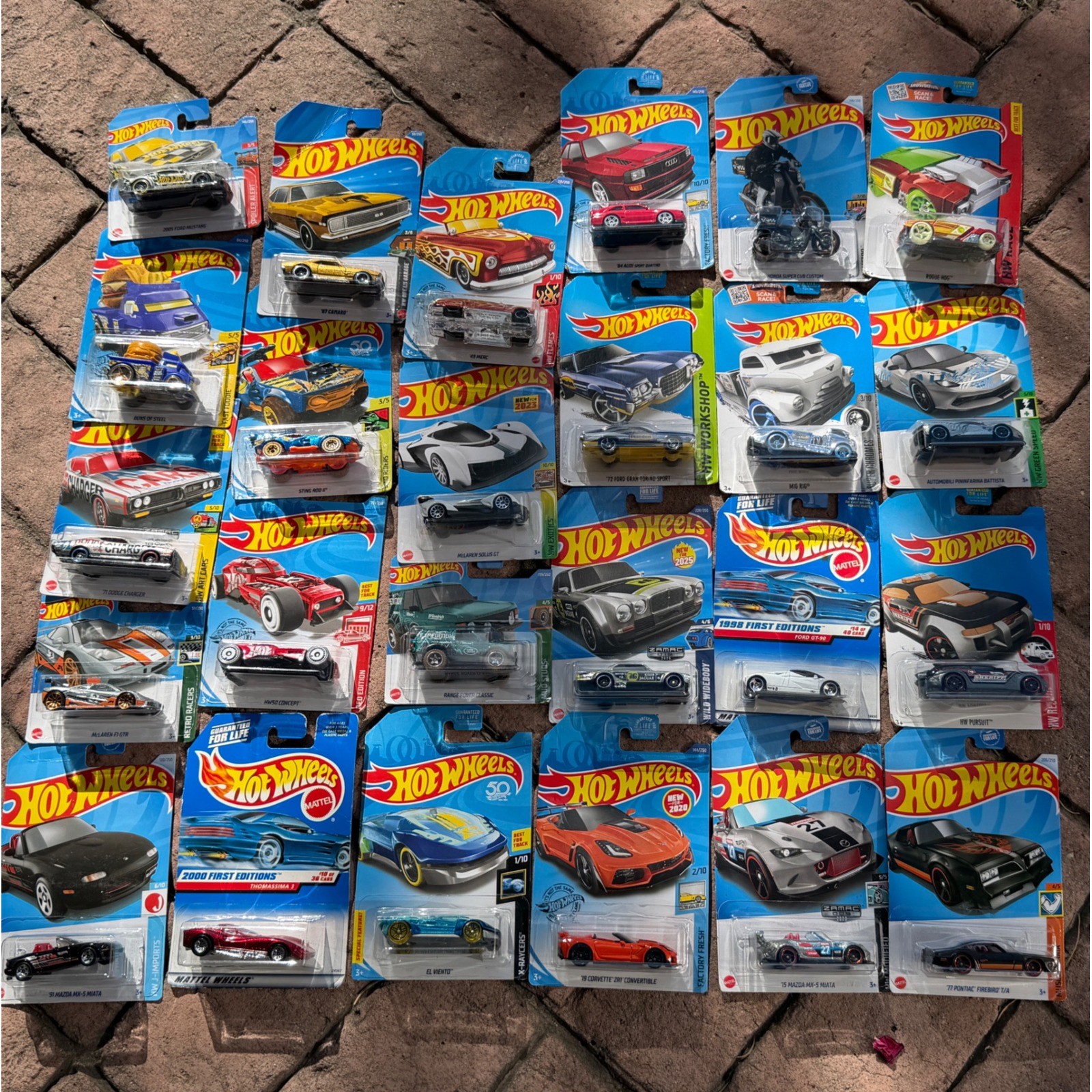 Hot Wheels Diecast Car Lot 25 pc Mixed Series Boys toys collection cars matchbox