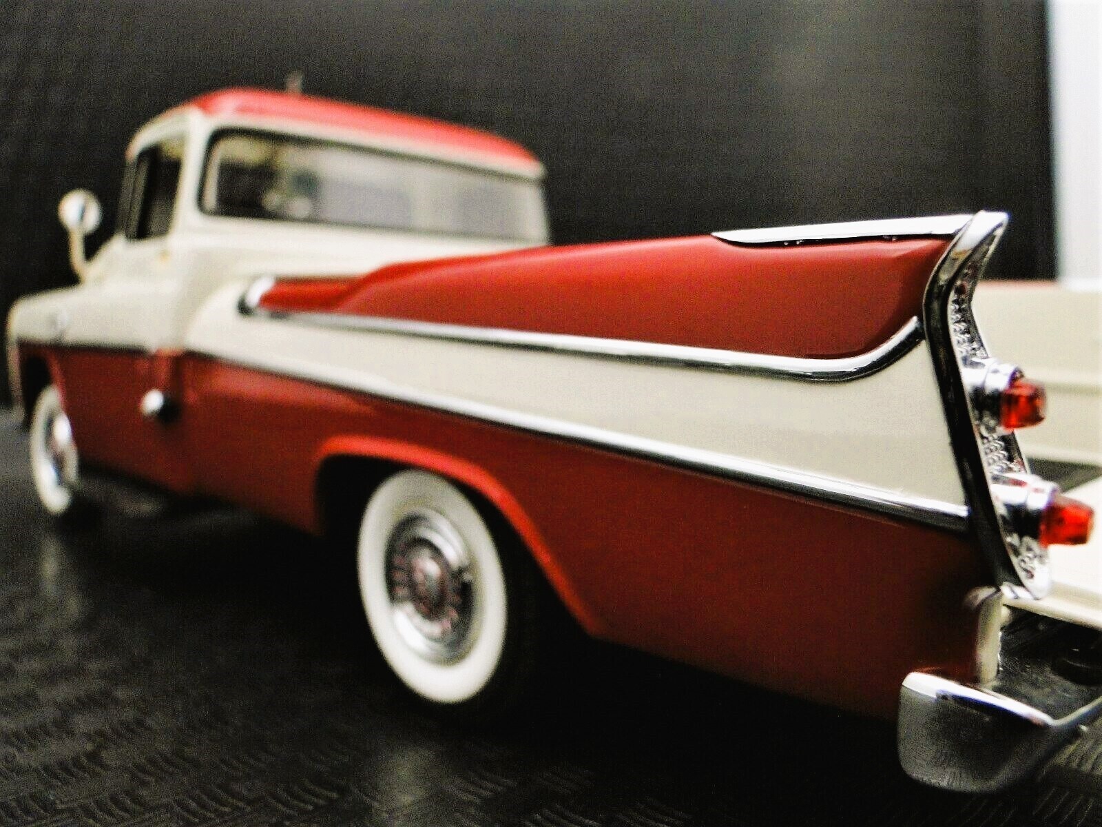 Dodge Chrysler Plymouth Ram Pickup Truck Car Classic Wagon Carousel Red1 24 1 18