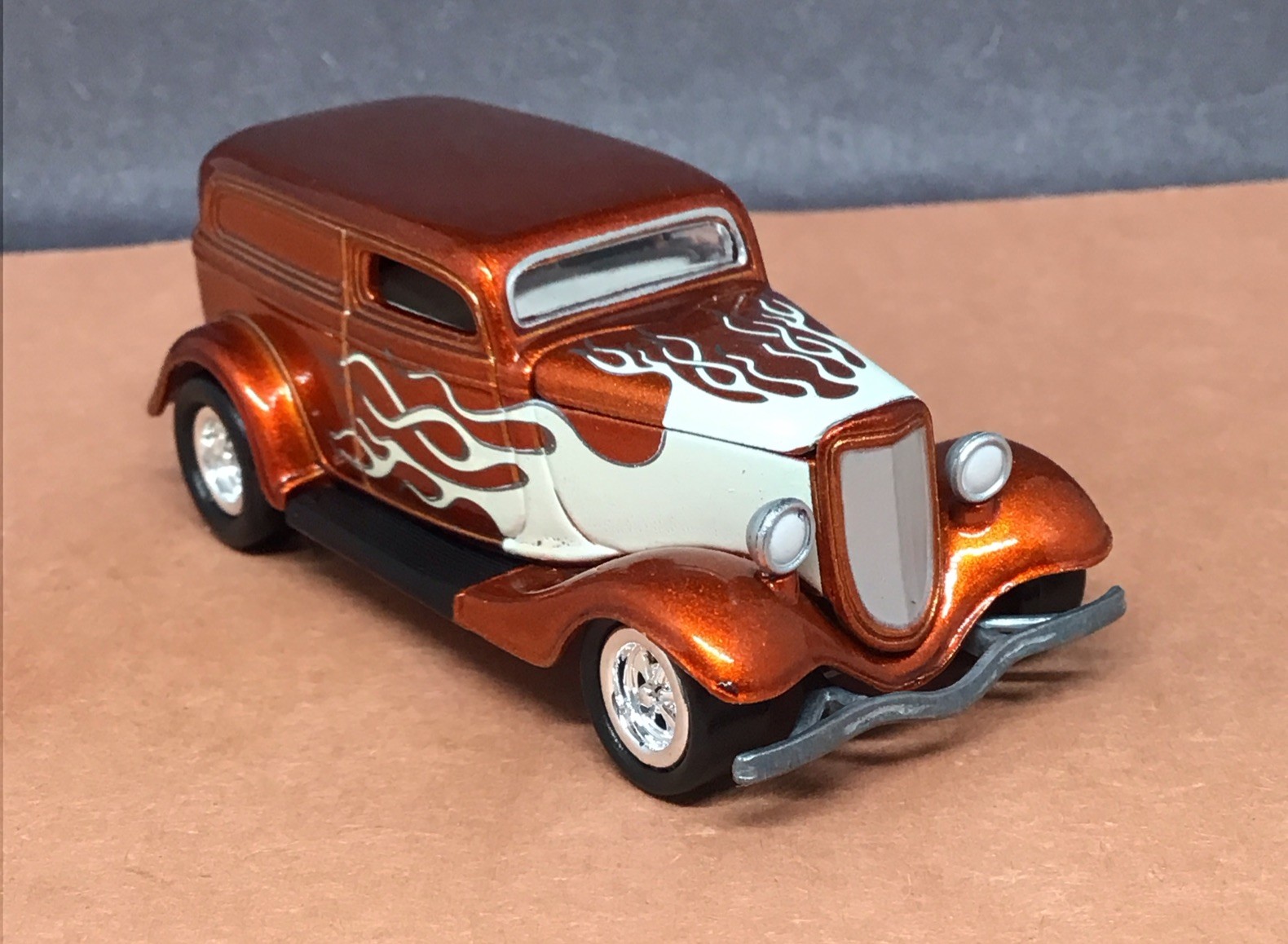 1933 ’33 FORD DELIVERY VINTAGE HOT ROD LIMITED EDITION 1/64 SCALE ORANGE FLAMED