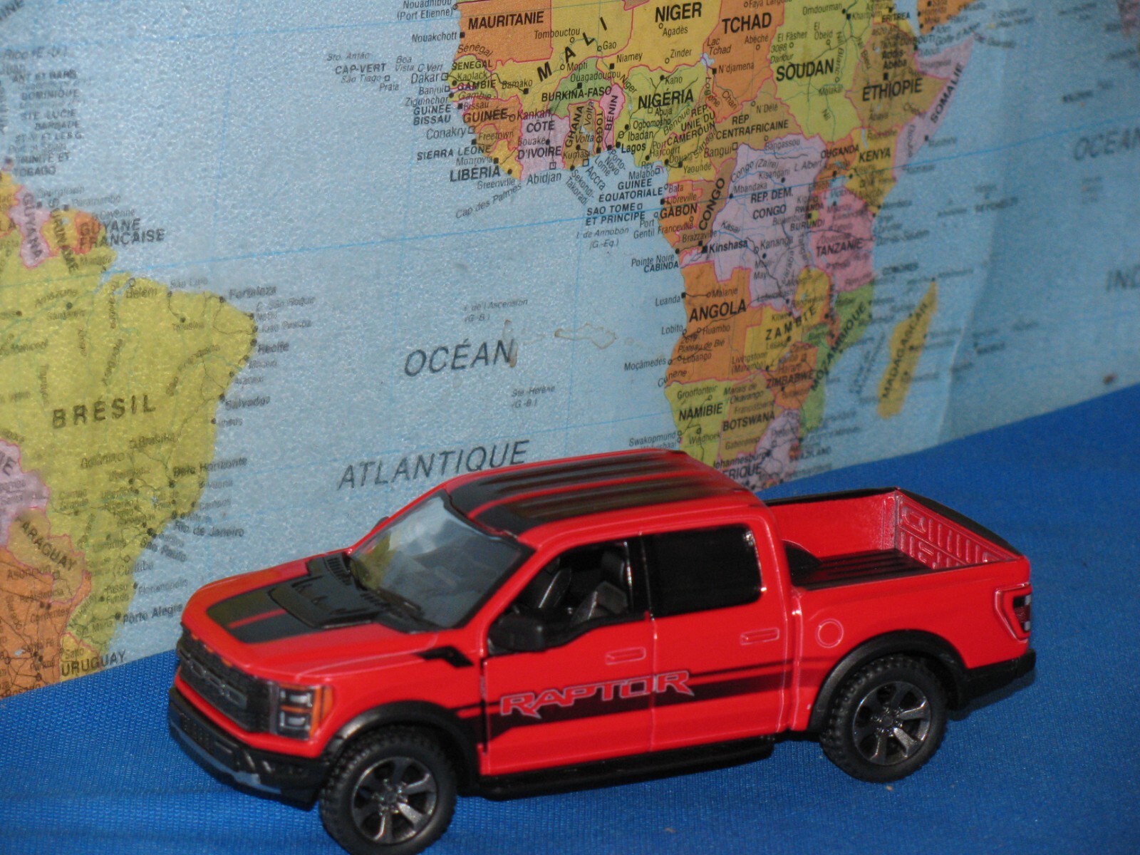 1/46 KINSMART 2022 FORD F-150 RAPTOR RED KT5436 ***BRAND NEW & RARE***