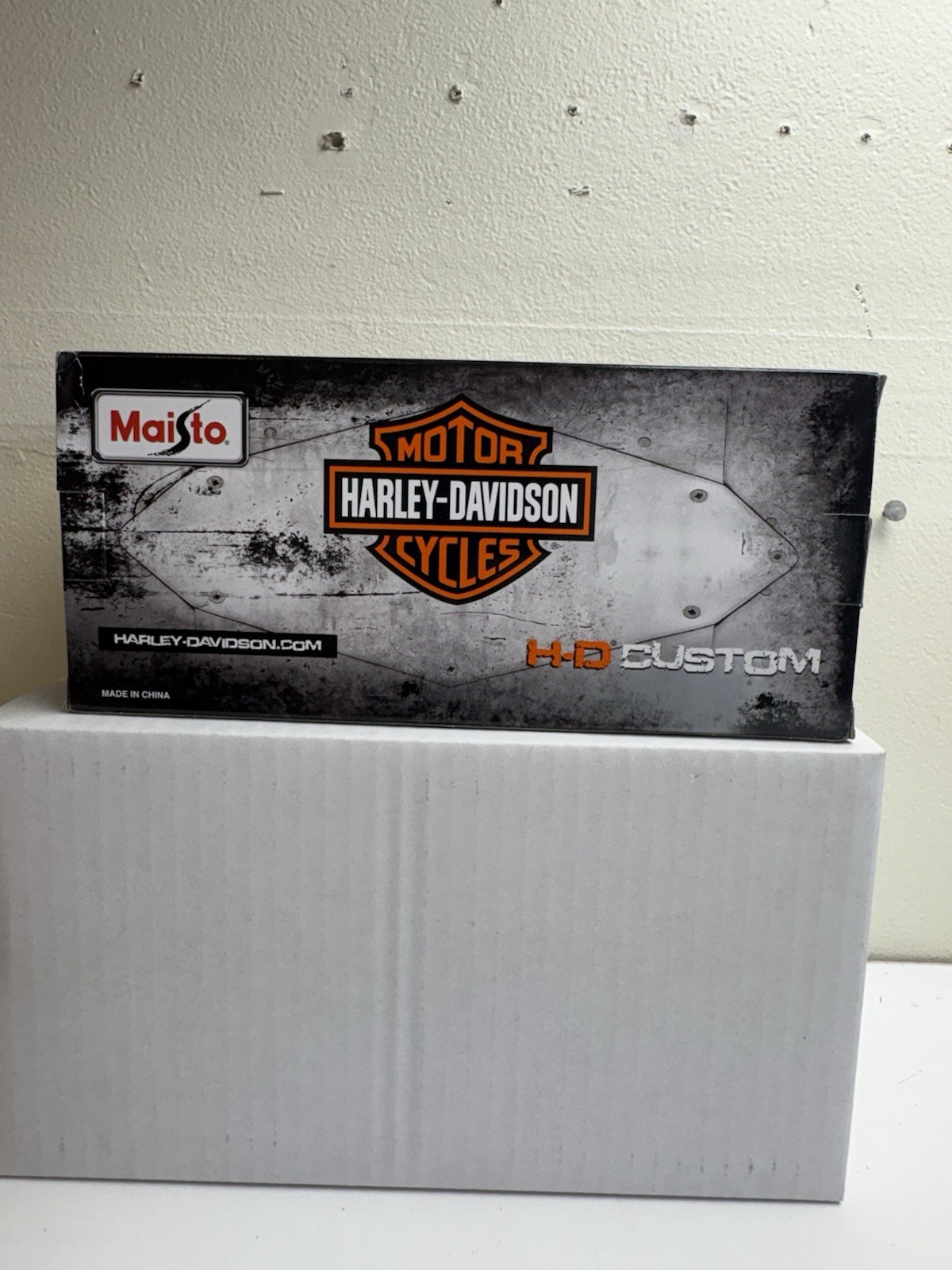 Maisto H-D Custom – 1:24 Scale Gray 48 Ford F1 & 42 WLA Flathead – Harley