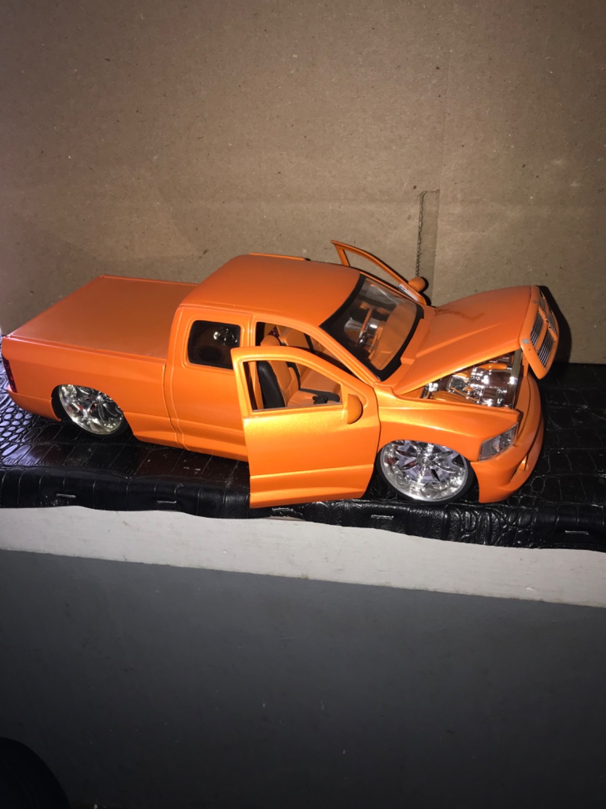 1/18 Jada, Dub City, Big Ballers, 2003 Dodge Ram 1500, w/ Wheel Spinners, LOOK!