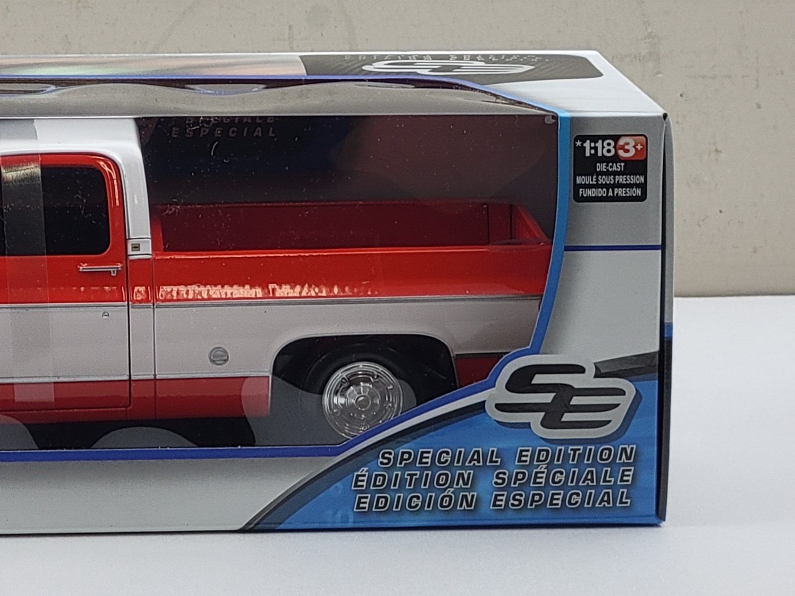 Maisto 1:18 Scale 1974 Chevrolet Chevy C10 Cheyenne Super Pickup Truck Diecast