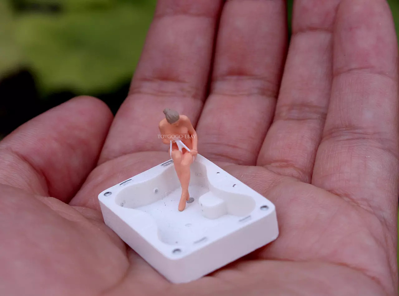 3D Print 1/64 sexy lovely girls bath fit 1:64 car STREET stand