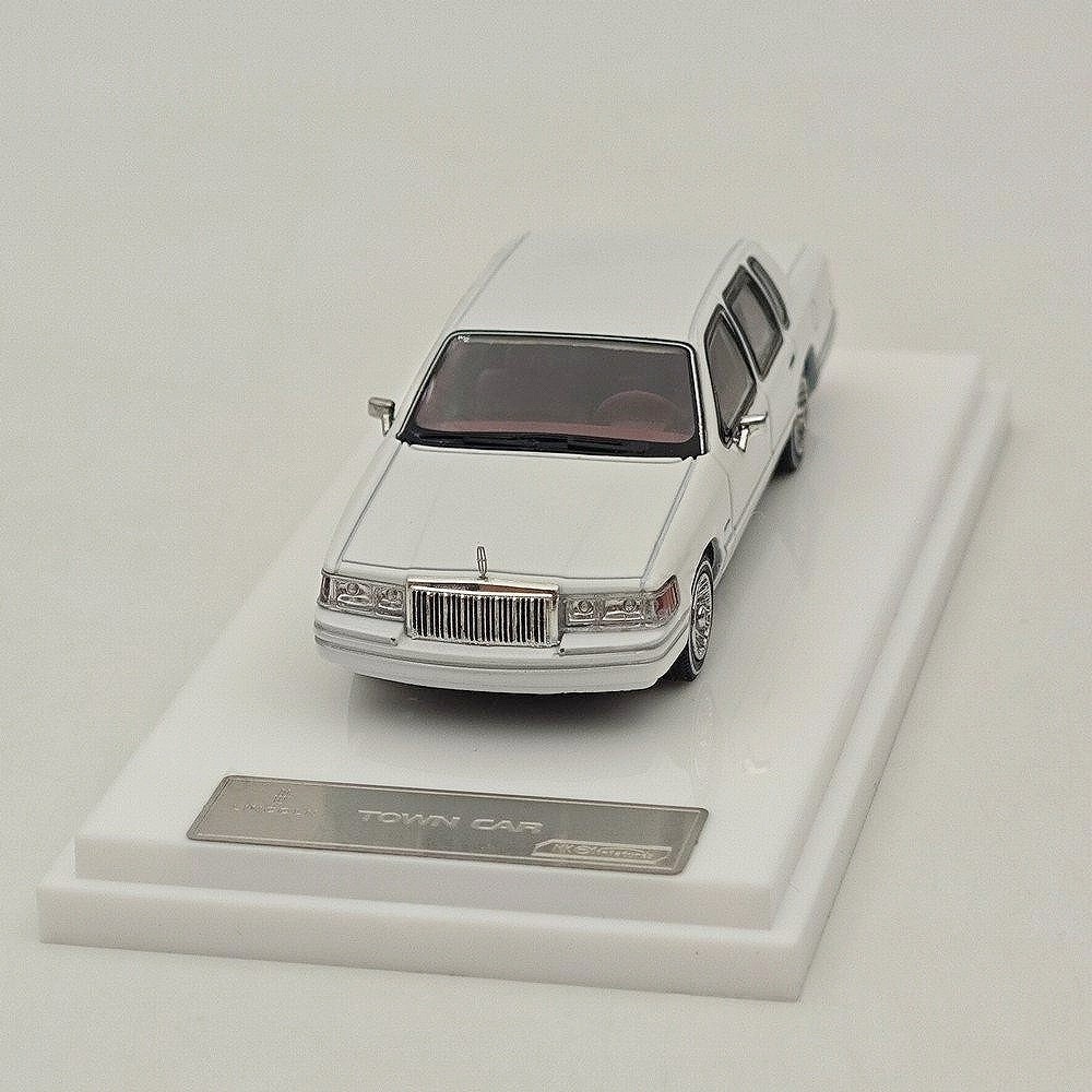 1/64 MK Miniatures Lincoln Town Car Luxury Sedan Limited Diecast Metal Model Car