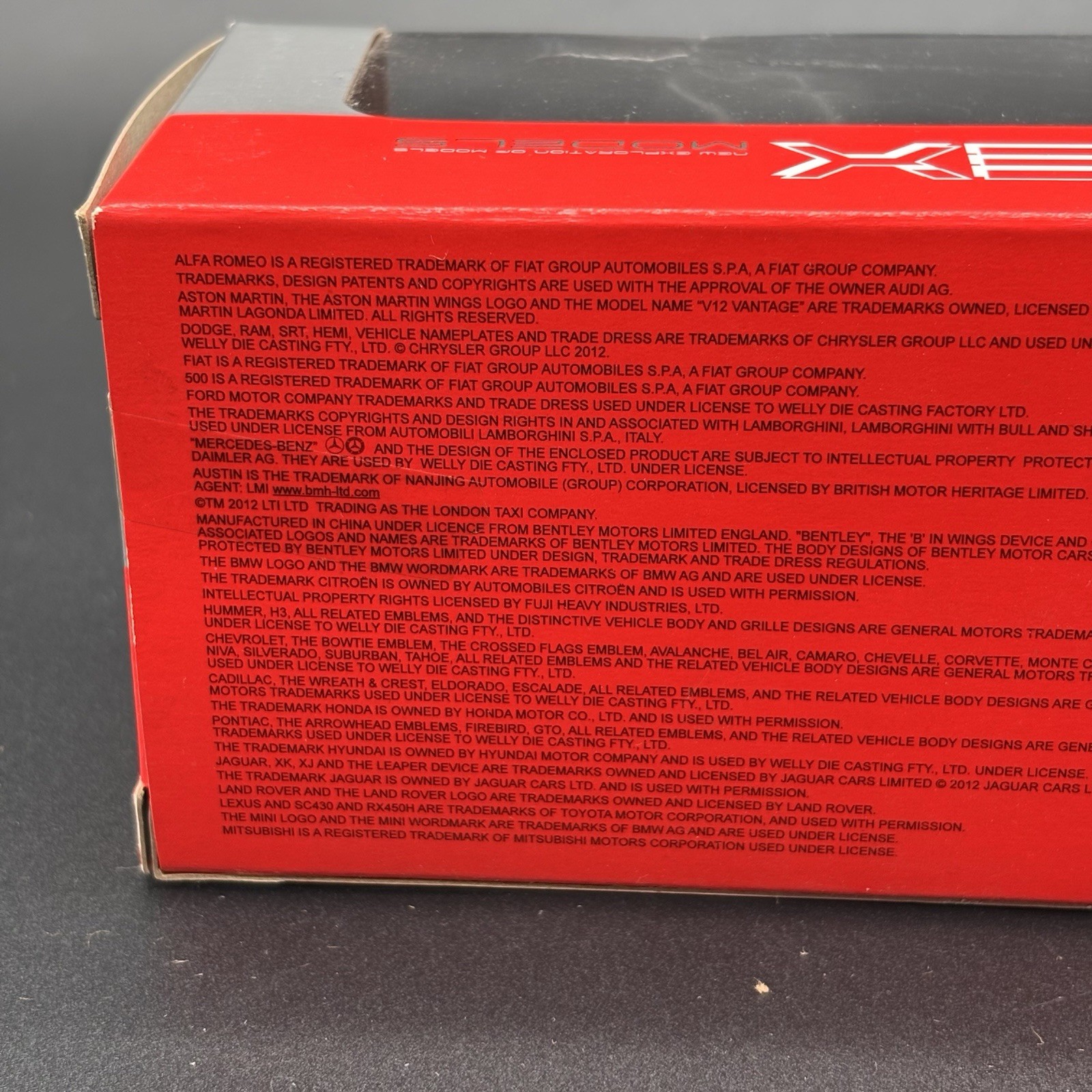 Welly Aston Martin Vantage V12 Grey 1:43 Scale Die Cast Model in Box, Pull-Back