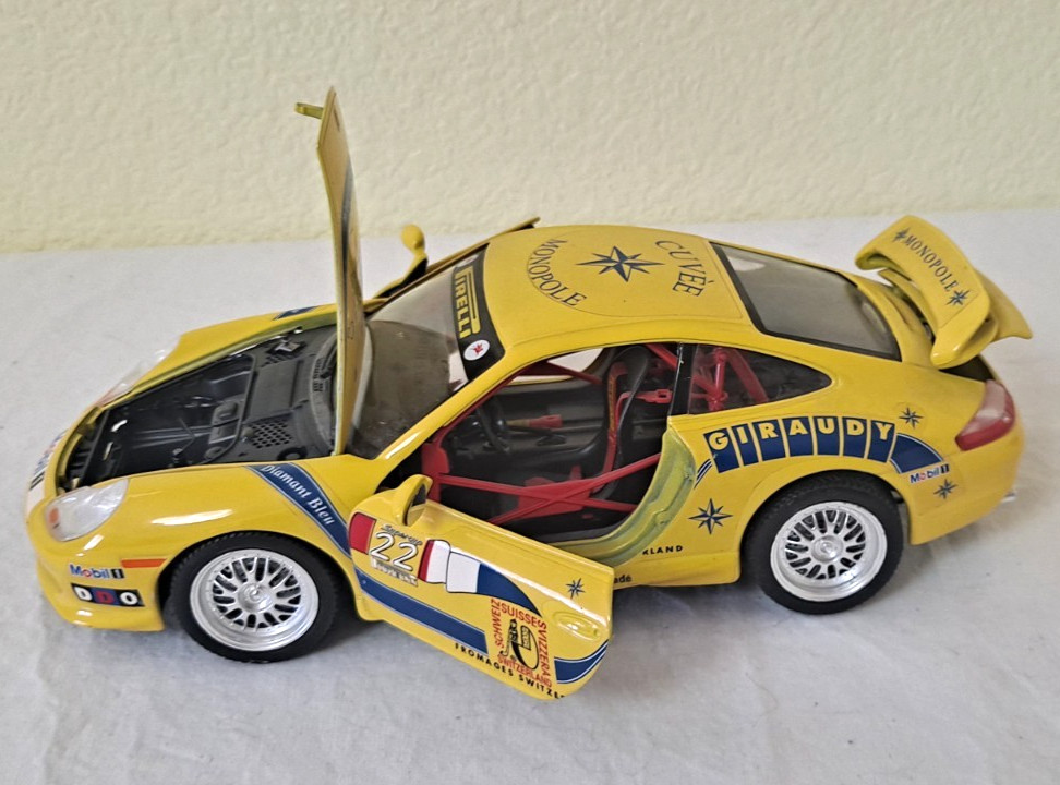 Burago 1/18 Scale Diecast – 3395 Porsche 911 GT3 CUP Giraudy
