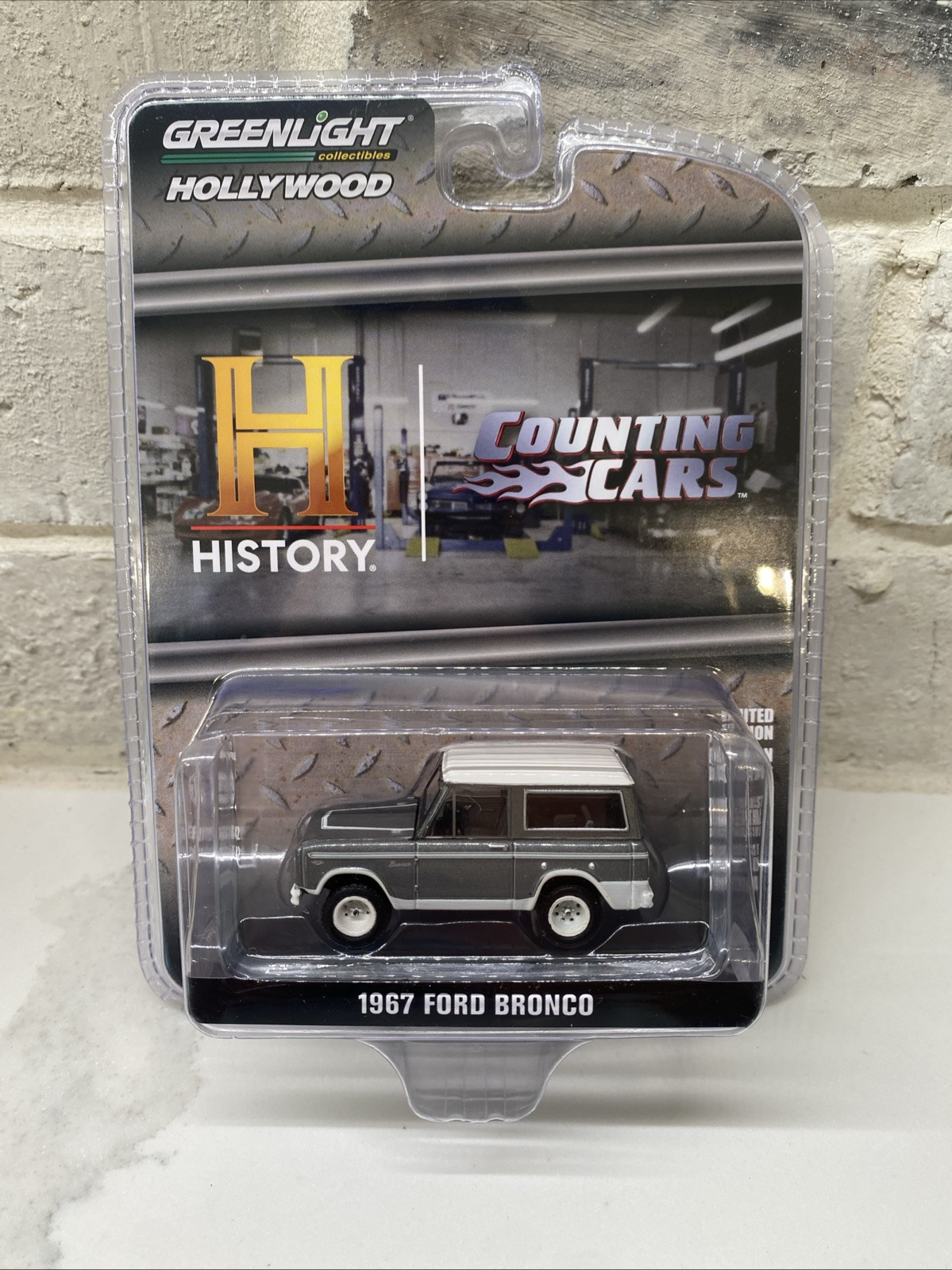 2024 Greenlight Collectibles Hollywood Counting Cars 1967 Ford Bronco Silver