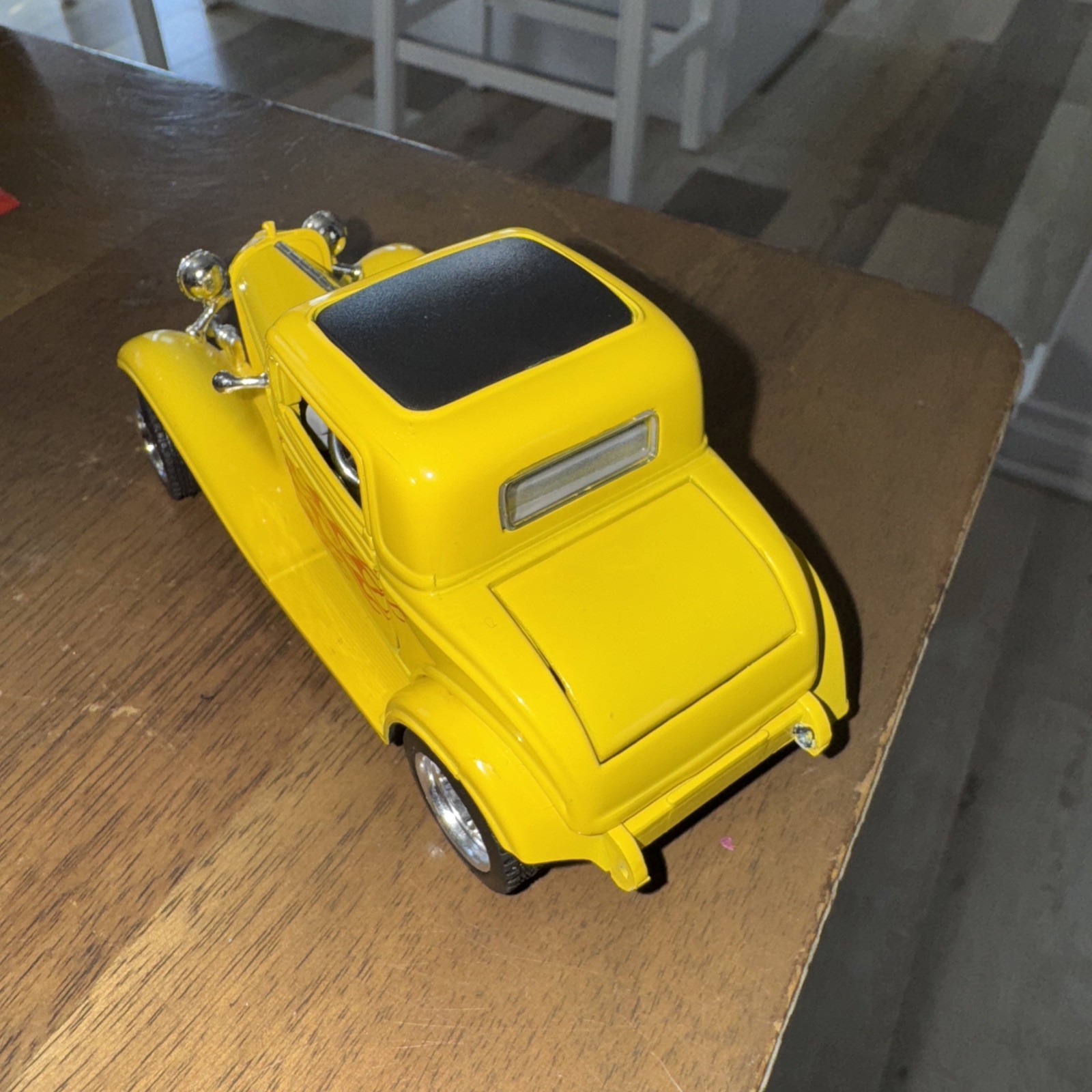 32 FORD COUPE CUSTOM W / REAL RIDERS CUSTOM CHROME YELLOW & CLEARCOATED 1:32%