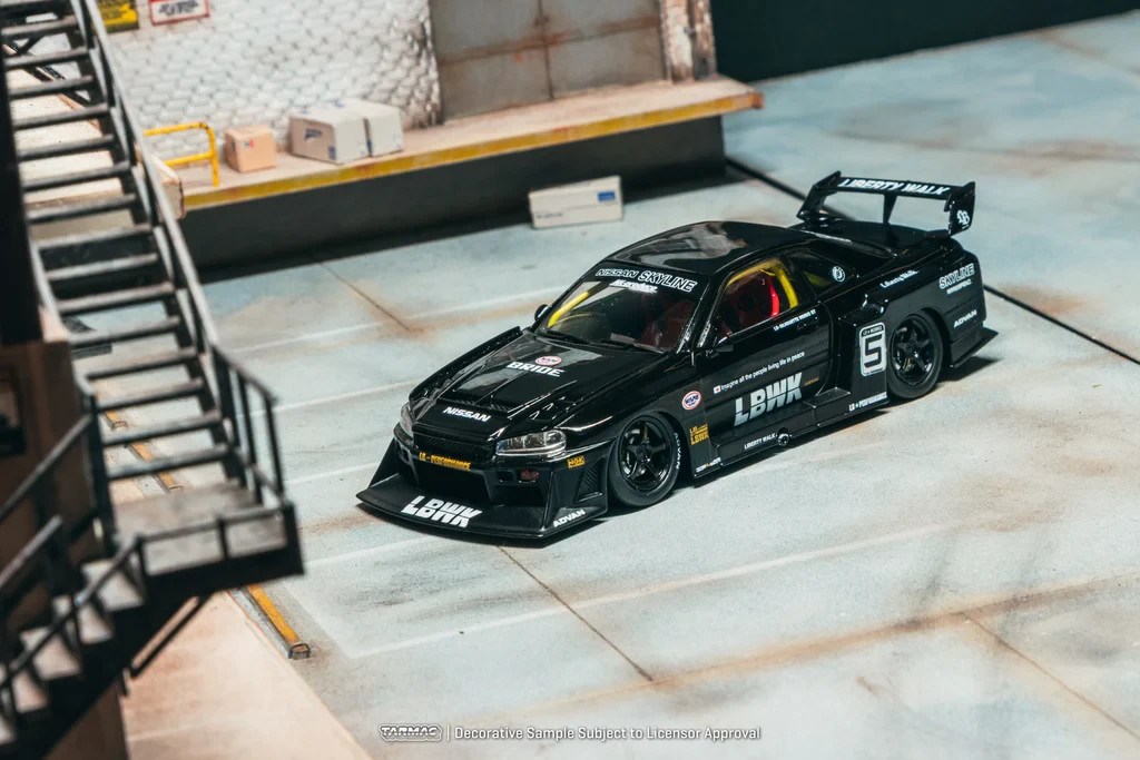 Tarmac Works 1:43 Liberty Walk LB-ER34 Super Silhouette SKYLINE Black