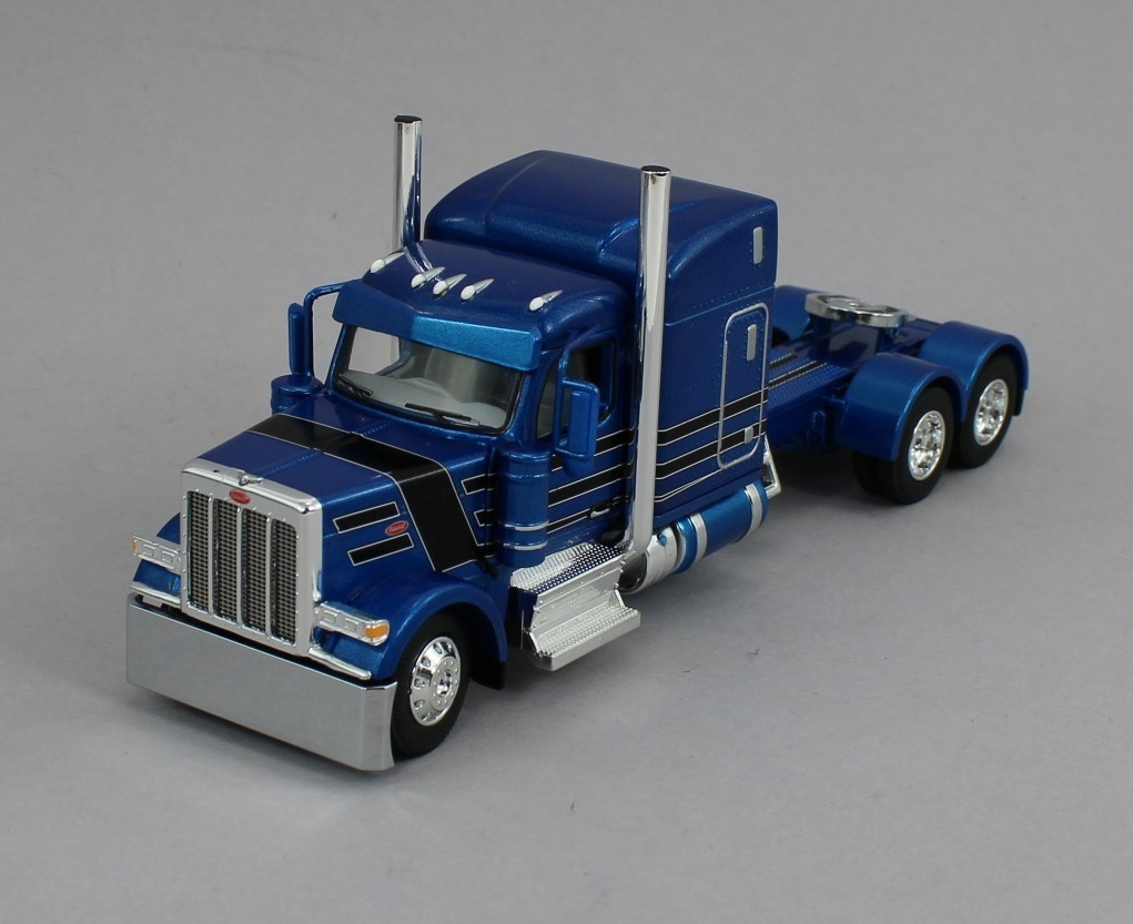 DCP 1:64 *BLUE & BLACK* Peterbilt 589 70″ Midroof w/MISSISSIPPI LP TANKER NIB!