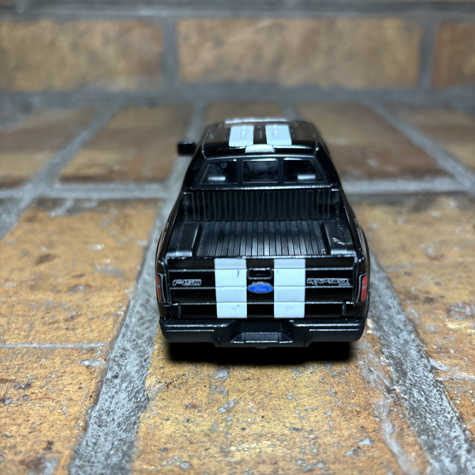 Kinsmart ✅ 2013 Ford F-150 SVT Raptor SuperCrew Black ✅ Scale 1/46 ✅ Pull Back