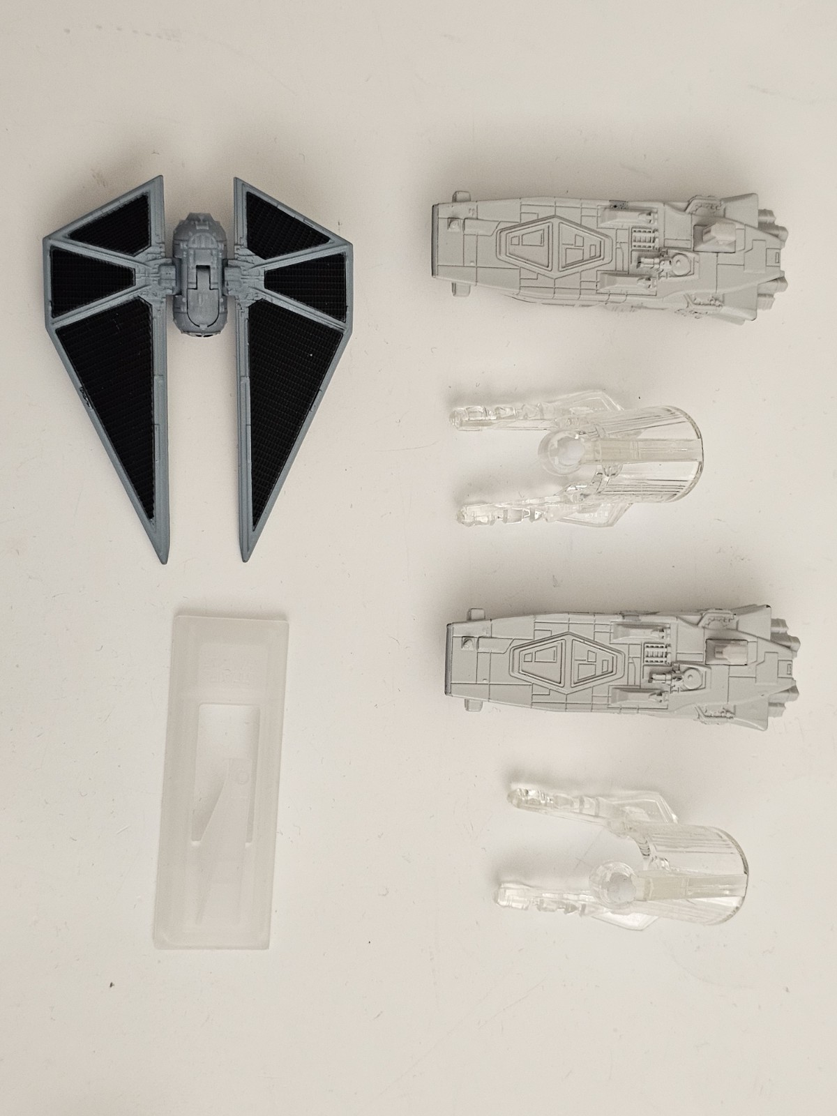 Lot of 15 Hot Wheels Various Star Wars Starships Diecast vehicles