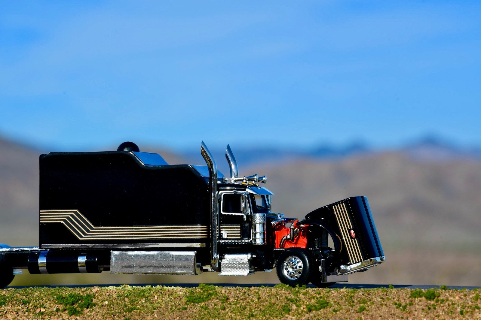 1/64 DCP Smokey and the Bandit Peterbilt 389 with standup custom built sleeper