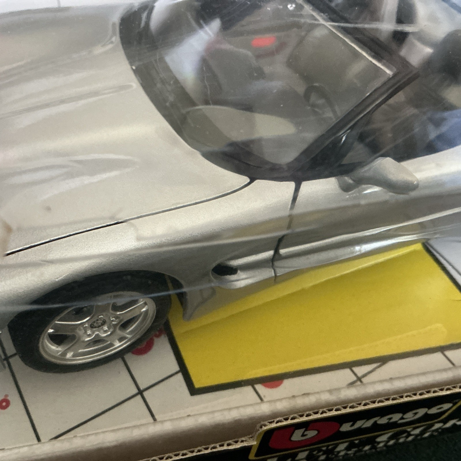 1998 Chevrolet Corvette Convertible Gold Collection #33266 1:18 Diecast Bburago