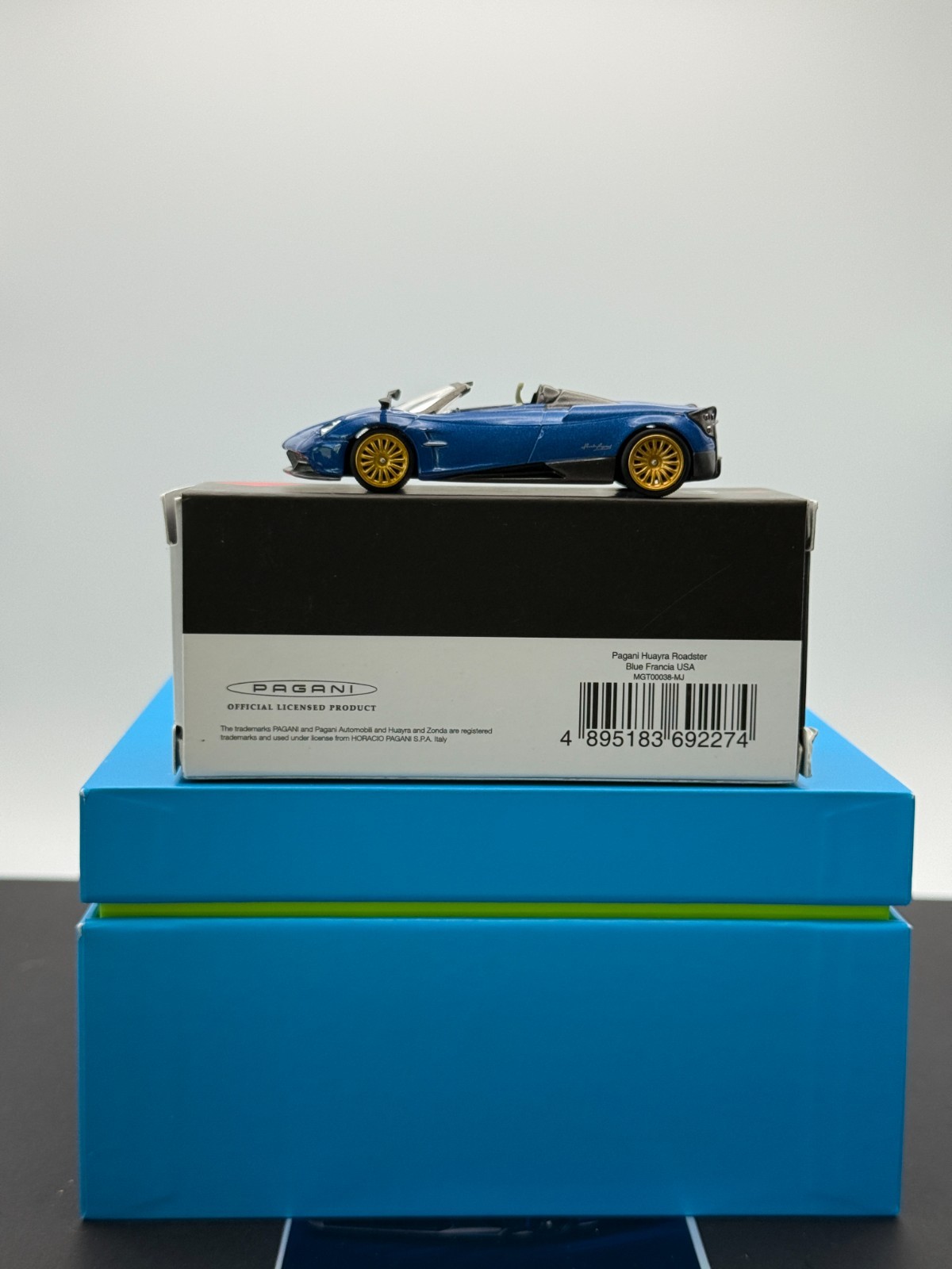 Mini GT Pagani Huayra Roadster Blue Francia 38 1/64