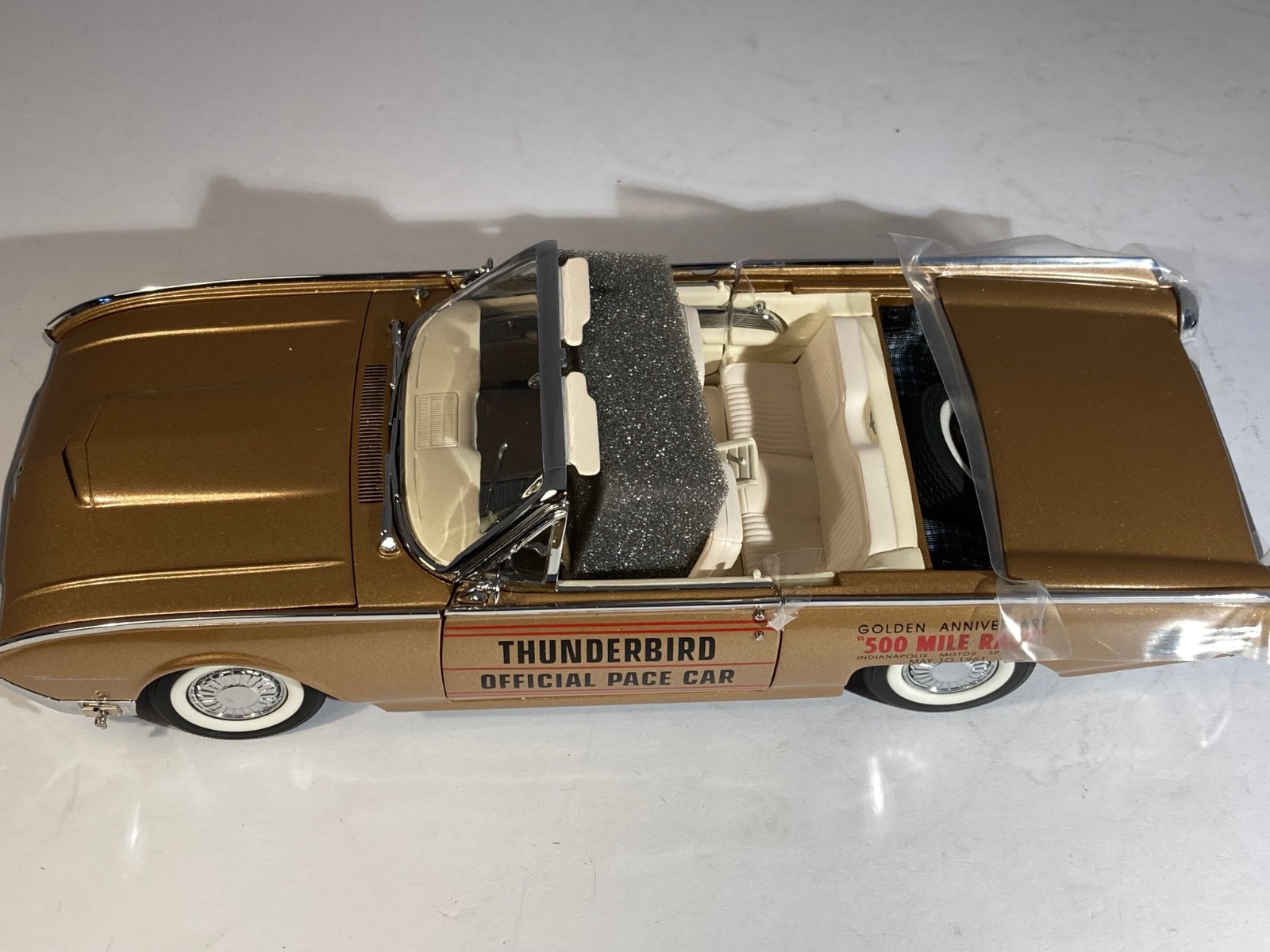 Danbury Mint 1:24 Ford Thunderbird Indy 500 Pace Car Diecast Gold