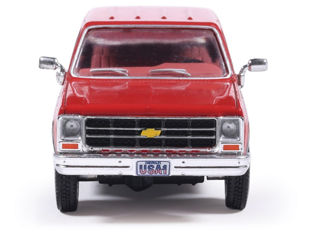 IXO AMERICA 1:64 1979 CHEVROLET SCOTTSDALE K20 – CARMINE RED & DARK PU AI64013