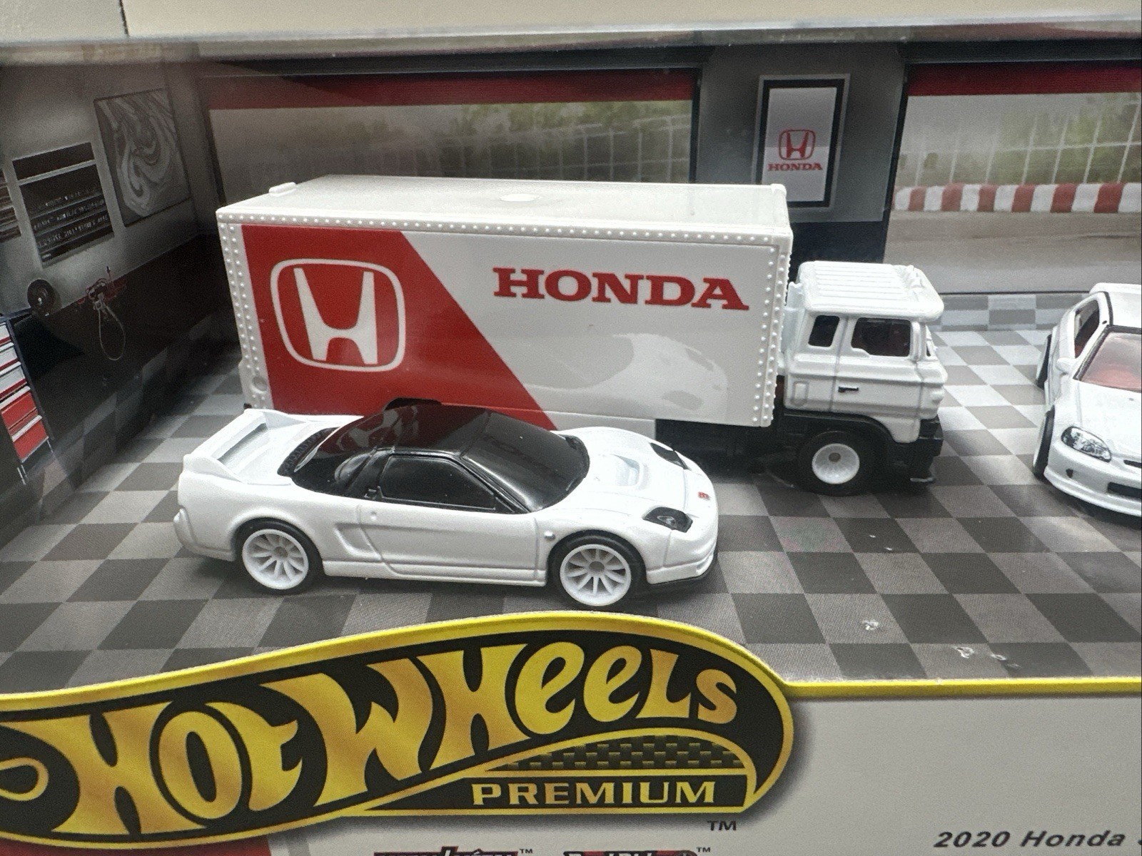 Hot Wheels 2025 Premium Collector Diorama Honda Set Civic Type-R, NSX-R, S2000