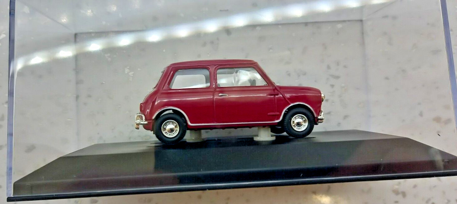 Corgi Vanguards 1/43 VA01309 Morris Mini Cherry Red Sunroof LE never out of box