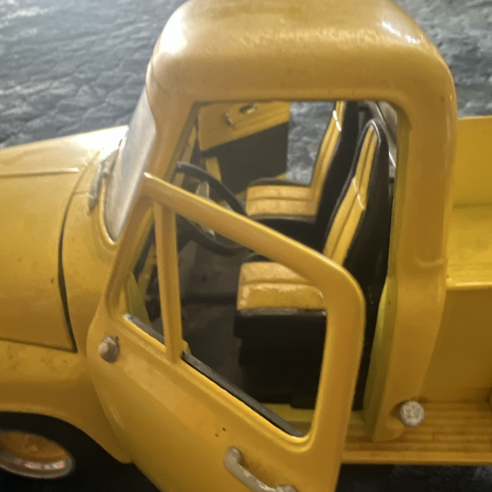 Vintage 90s Road Legends 1:18 1953 Ford F100 Pickup Yellow Opening Hood Doors