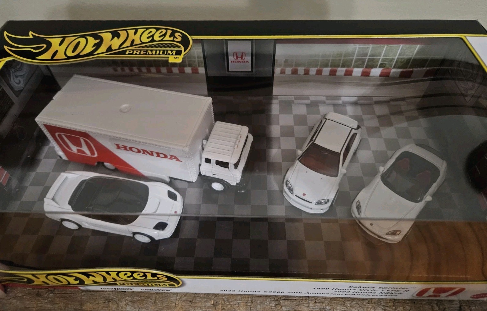 Hot Wheels 2025 Premium Collector Diorama Honda Set Civic Type-R, NSX-R, S2000