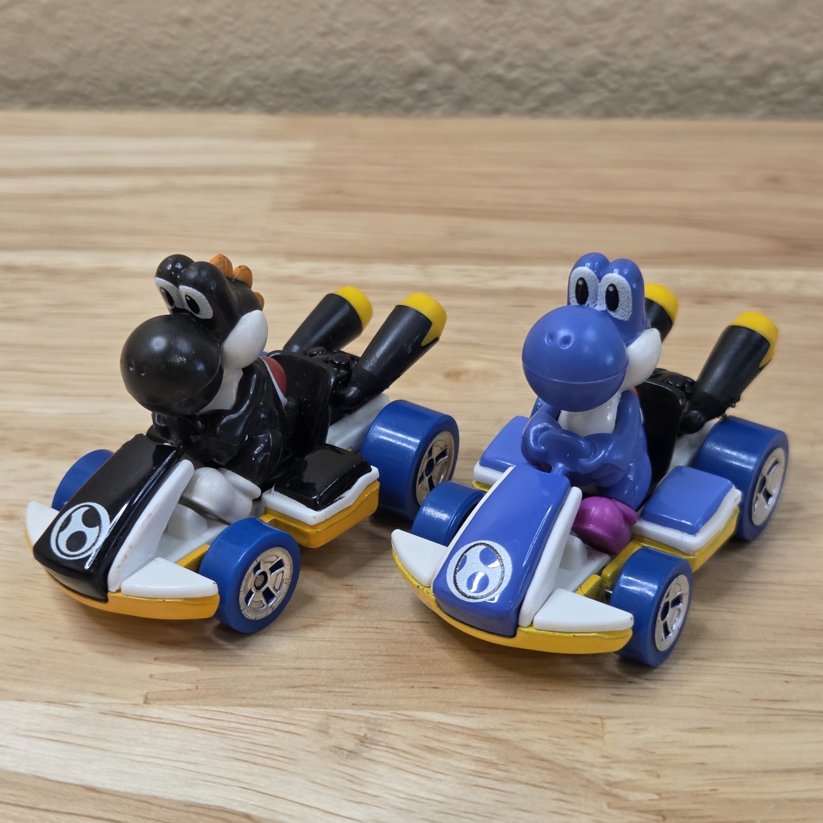 2018 Yoshi Mattel Hot Wheels Die-Cast Standard Kart (Black & Blue? / Purple?)