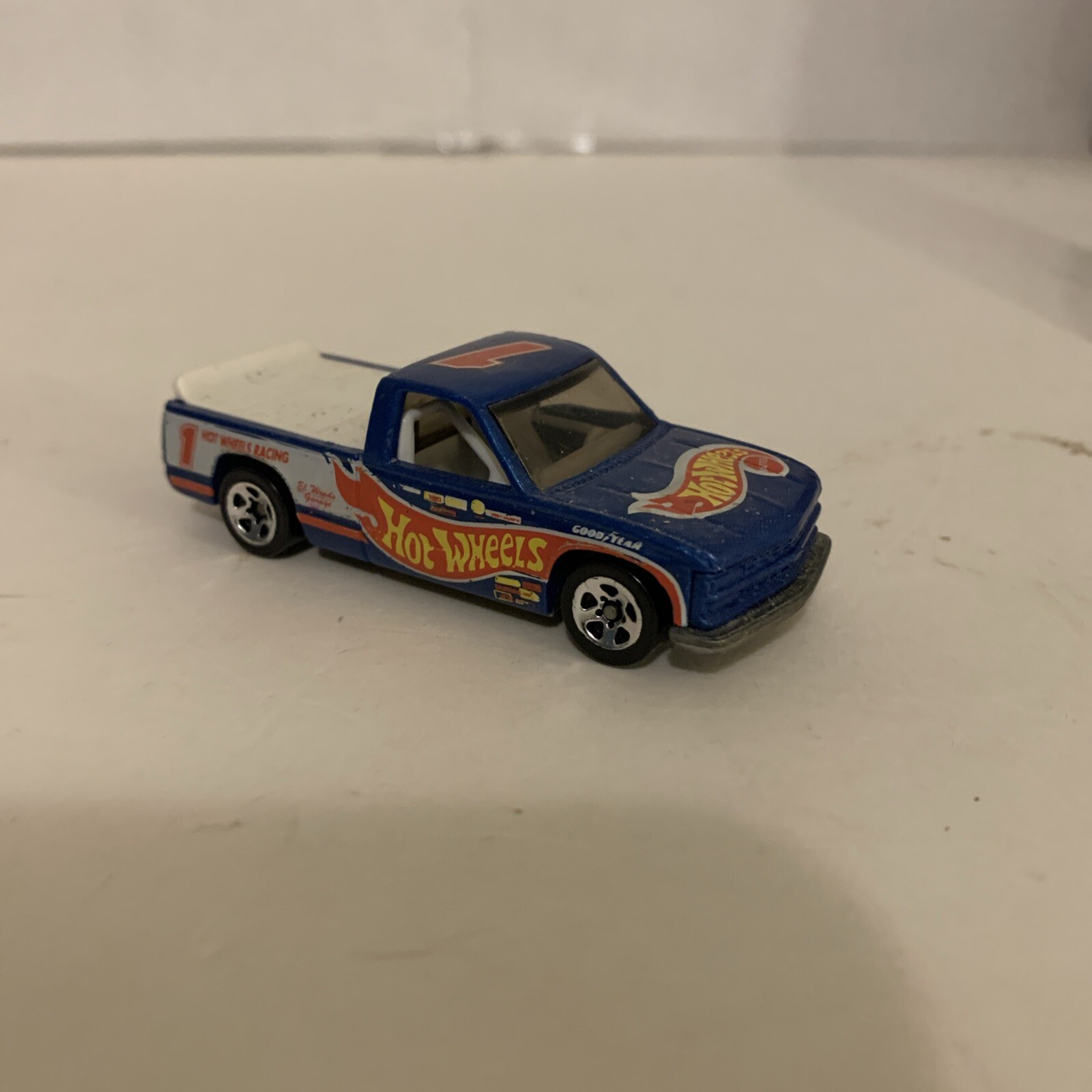 Hot Wheels 1996 Chevy 1500, Real Riders Swap Race Team Series III 2 of 4 #534,