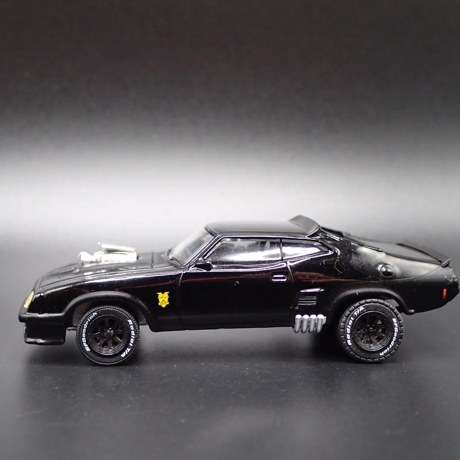 1973 FORD FALCON XB MAD MAX RARE 1:64 COLLECTIBLE DIORAMA DIECAST MODEL CAR
