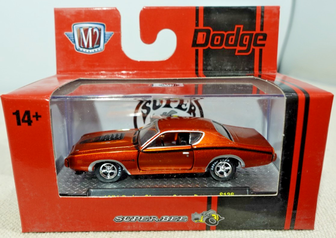 M2 Machines 1971 Dodge Charger Super Bee 1/64