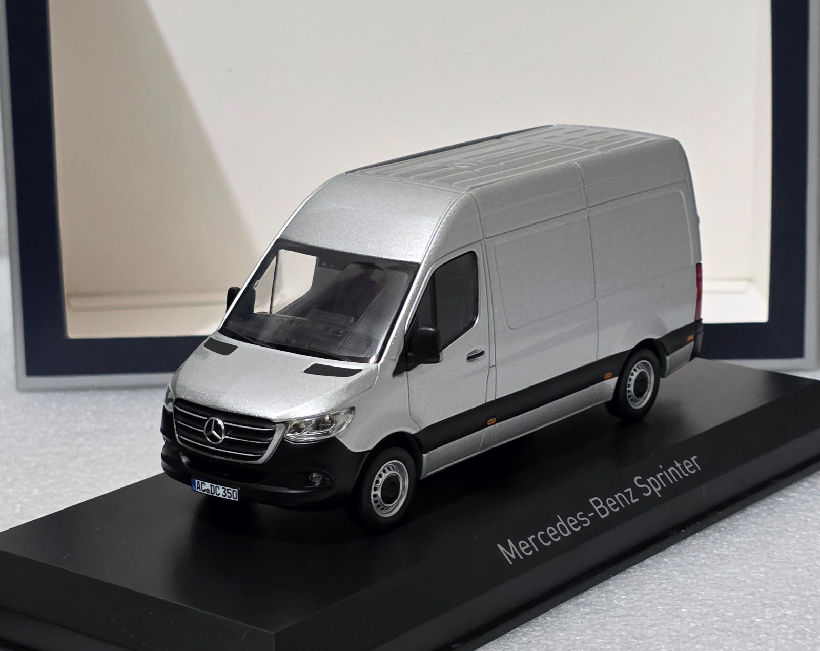 Mercedes Sprinter Van (W907) Silver 2018 1:43 Norev 351175 Diecast (18)