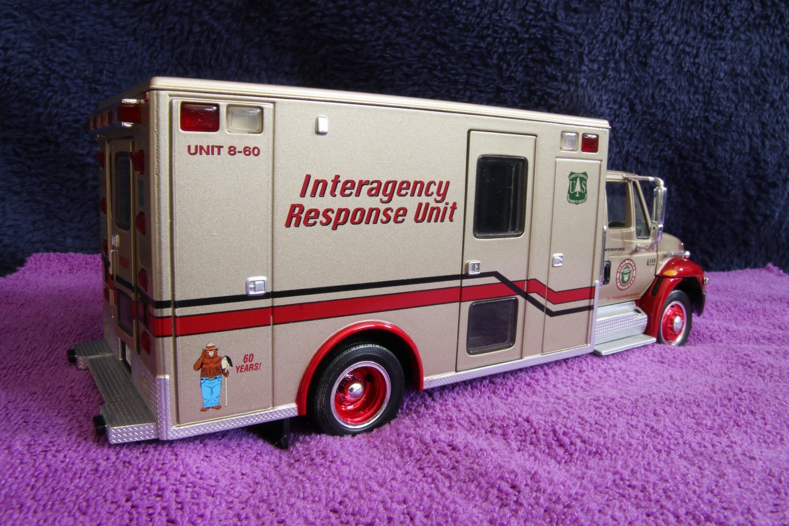 NEW UN-OPENED Ser# 005 — SMOKEY BEAR 60th Anniversary IH 4400 EMS Unit 18-3403