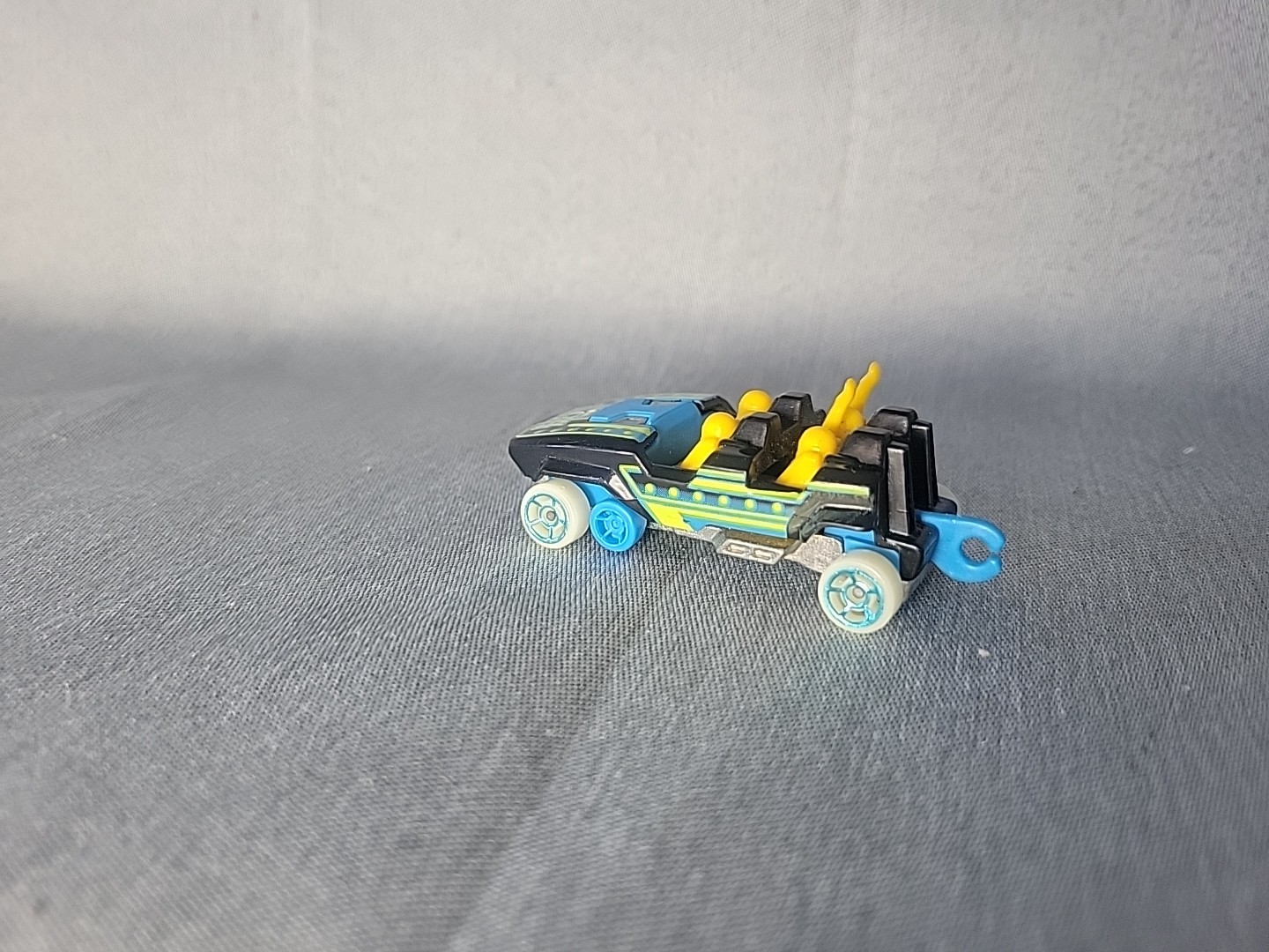 2014 Hot Wheels Loopster Hands Up Variation Roller Coaster Connecting Glow Wheel