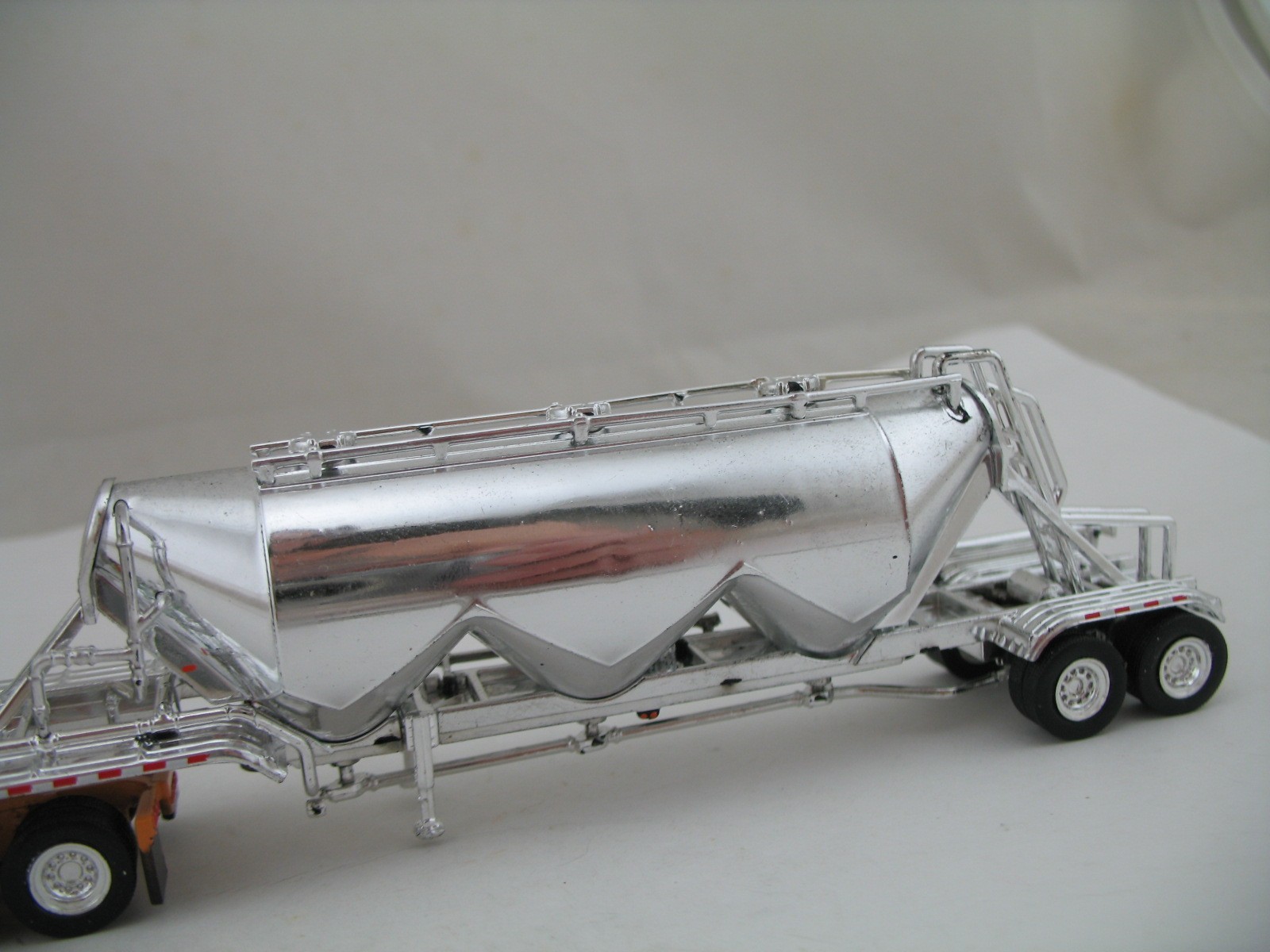 Trucks N’ Stuff HO Model Truck SPEC018: Peterbilt 389 SC w/ Pneumatic Tank Trlr