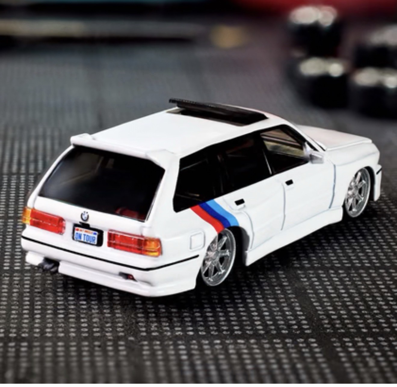 Hot Wheels Elite 64 1990 BMW 318i Touring (New and Sealed) #HNJ60