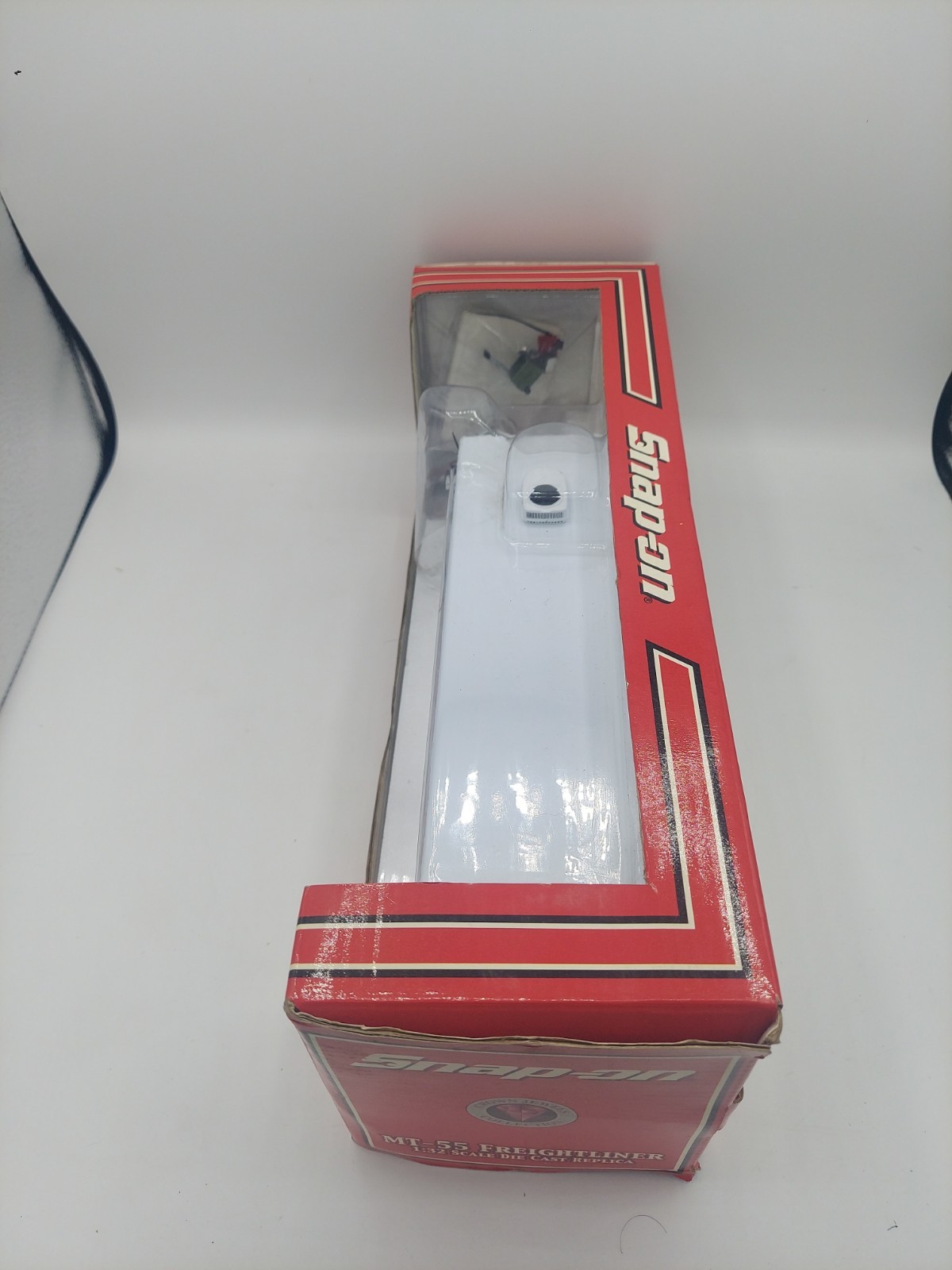 Snap-On Tools MT-55 Freightliner Truck 1:32 Die Cast Replica, 2004 Crown Jewels