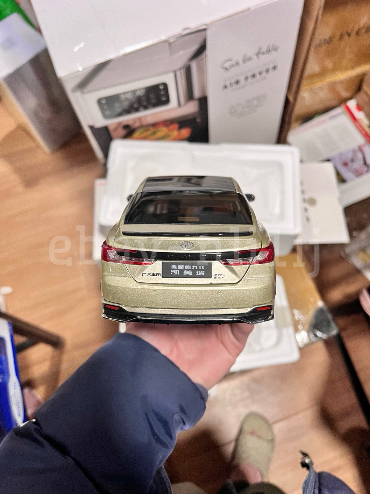1:18 Scale 2025~2026 Toyota Camry XSE Bronze Gold Diecast Model Car
